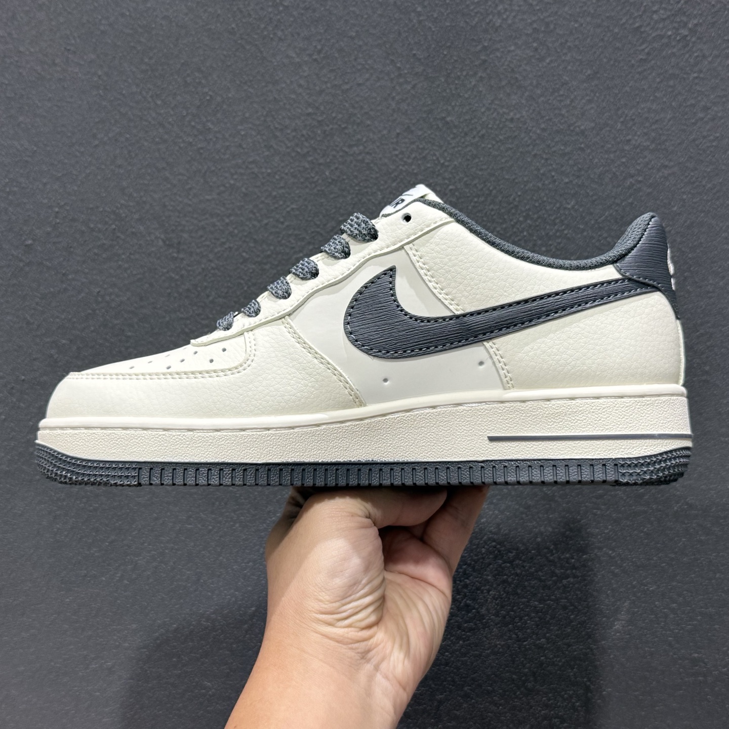 复古回潮 简约高级 AIR FORCE 1 米白深灰配色经典耐看 SM6668-119-Top High Quatity Cheap Sneakers Fashion Clothing Clothes Bags handbags Shoes of all Brand wholesale With The best Quality And Beautiful Price from China Factory Chinese suppliers wholesaler seller 复古回潮 简约高级 AIR FORCE 1 米白深灰配色经典耐看 SM6668-119