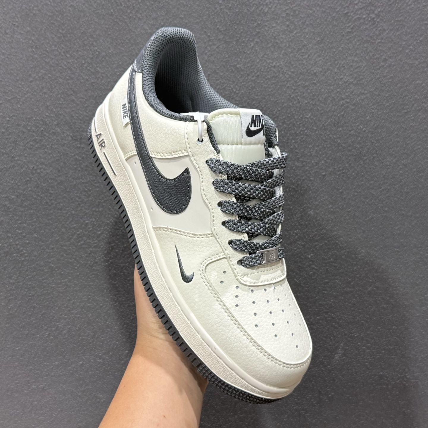 复古回潮 简约高级 AIR FORCE 1 米白深灰配色经典耐看 SM6668-119-Top High Quatity Cheap Sneakers Fashion Clothing Clothes Bags handbags Shoes of all Brand wholesale With The best Quality And Beautiful Price from China Factory Chinese suppliers wholesaler seller 复古回潮 简约高级 AIR FORCE 1 米白深灰配色经典耐看 SM6668-119