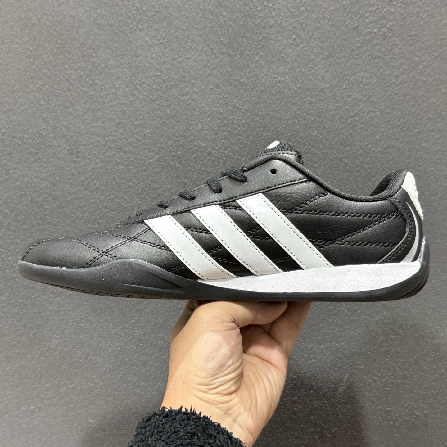 180 Adidas Originals Adiracer 2026 KI1466 阿迪流运动防滑低帮休闲跑步鞋-Chinese UA Cheap High Quatity Brand Clothes Bags handbags Sneakers wholesale wholesaler seller from China Factory suppliers Fashion Clothing Shoes best Quality Beautiful Price 180 Adidas Originals Adiracer 2026 KI1466 阿迪流运动防滑低帮休闲跑步鞋