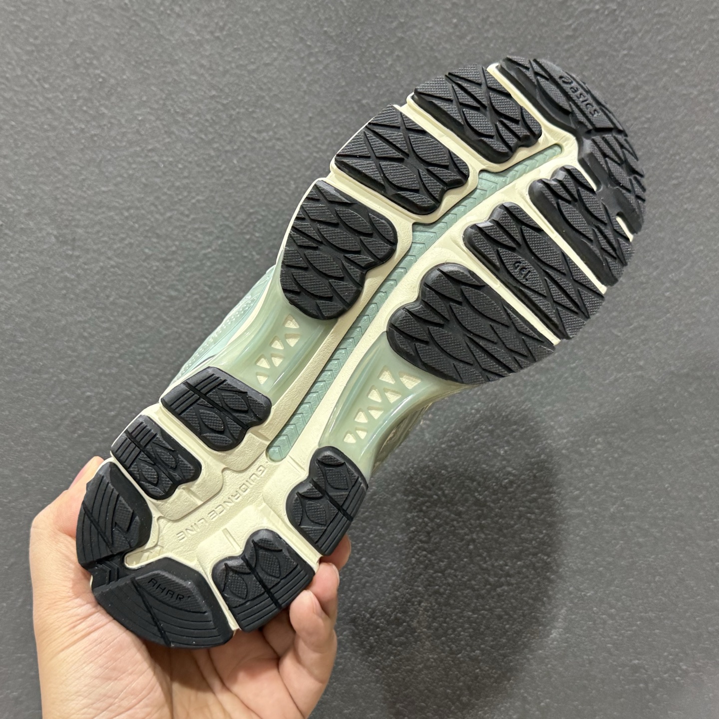 280 Asics GelNimbus 12.1 亚瑟士复古透气休闲鞋缓震男子耐磨跑步鞋 1203A675-100