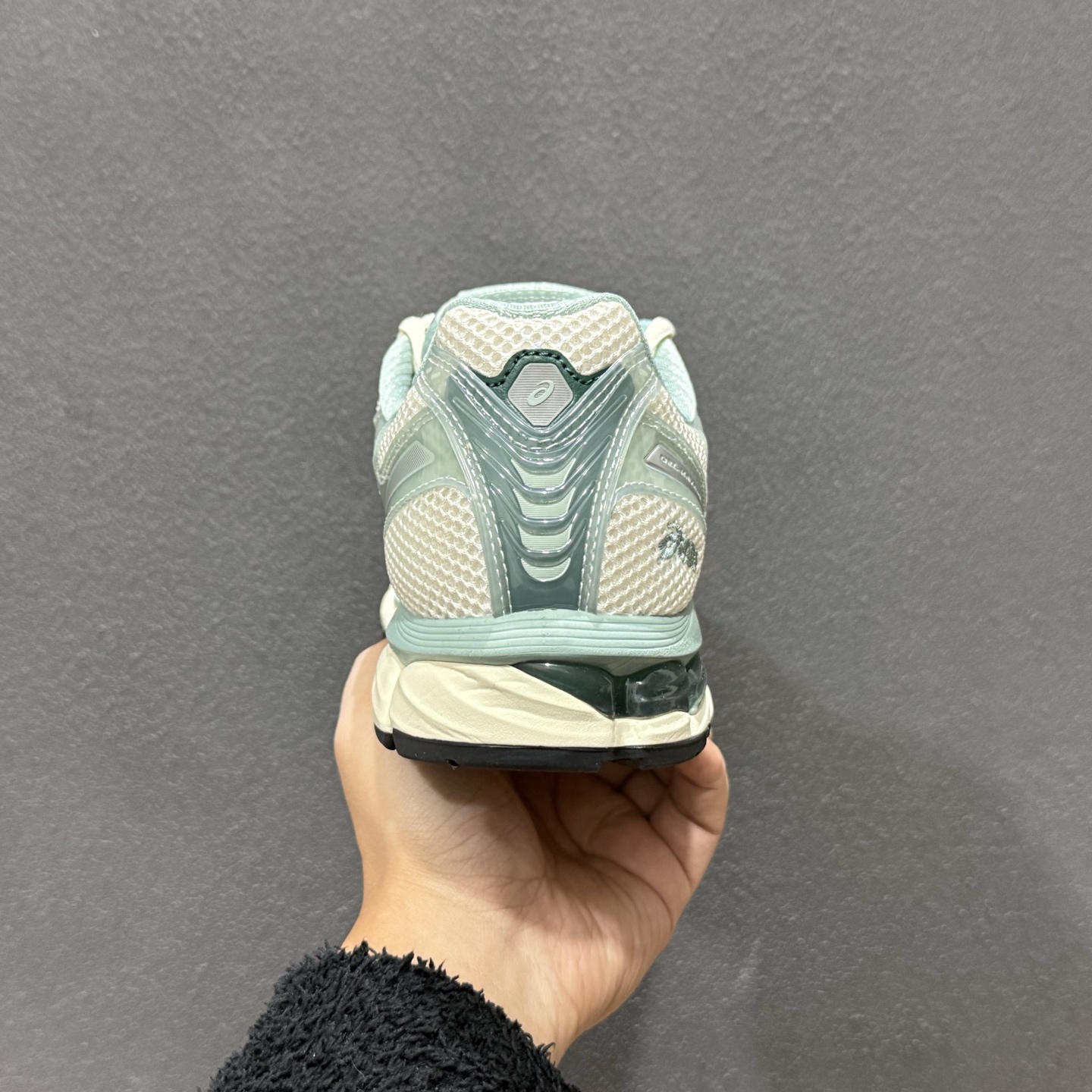 280 Asics GelNimbus 12.1 亚瑟士复古透气休闲鞋缓震男子耐磨跑步鞋 1203A675-100