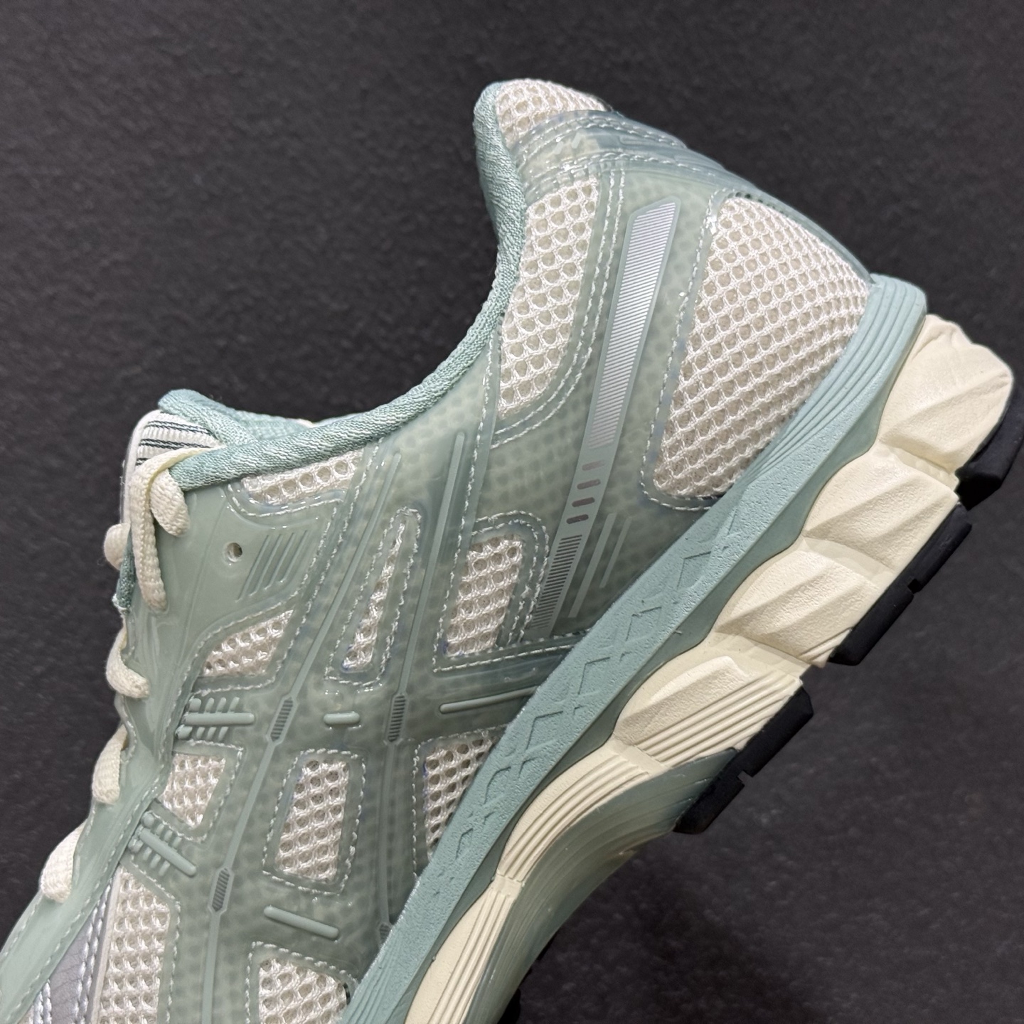 280 Asics GelNimbus 12.1 亚瑟士复古透气休闲鞋缓震男子耐磨跑步鞋 1203A675-100