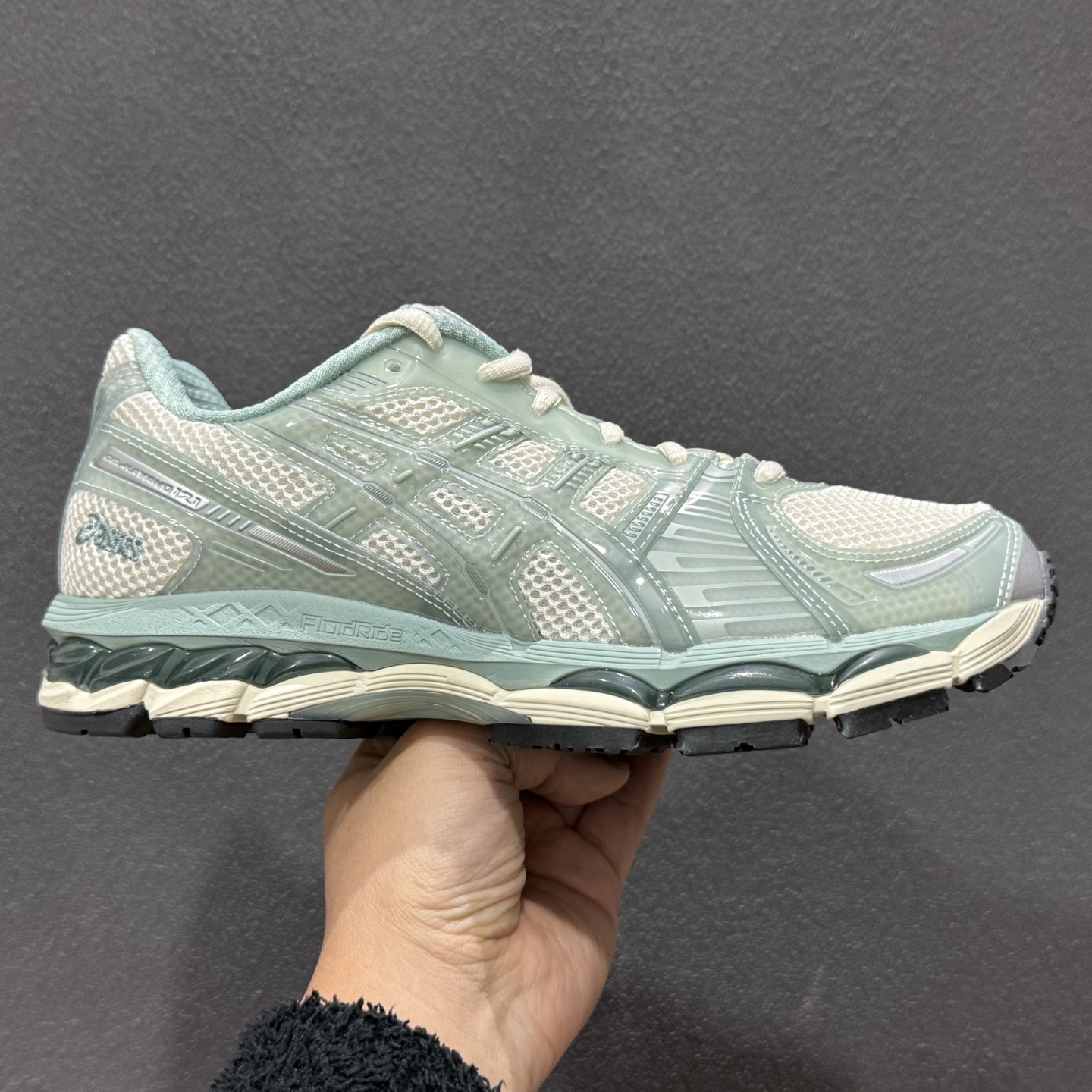 280 Asics GelNimbus 12.1 亚瑟士复古透气休闲鞋缓震男子耐磨跑步鞋 1203A675-100