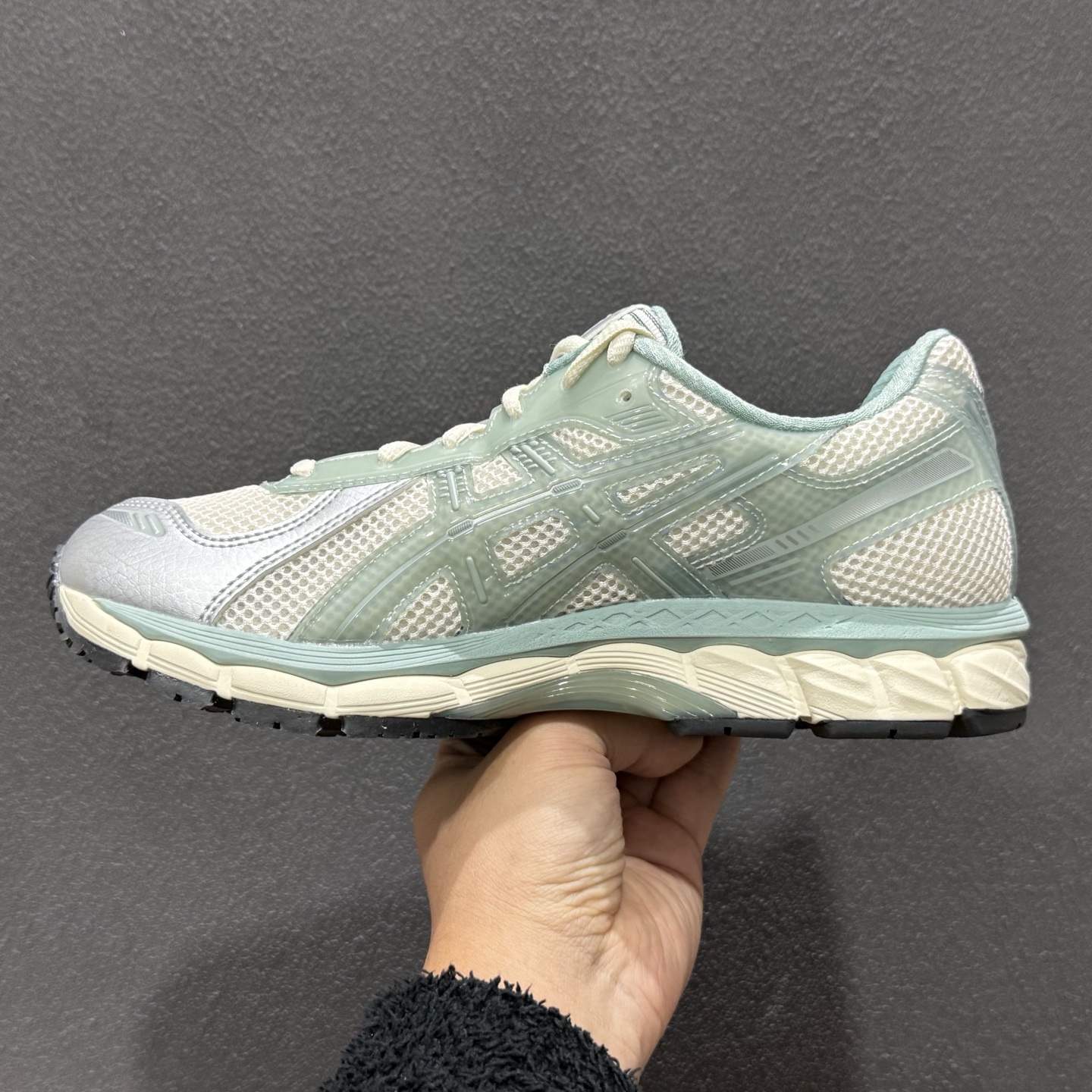 280 Asics GelNimbus 12.1 亚瑟士复古透气休闲鞋缓震男子耐磨跑步鞋 1203A675-100