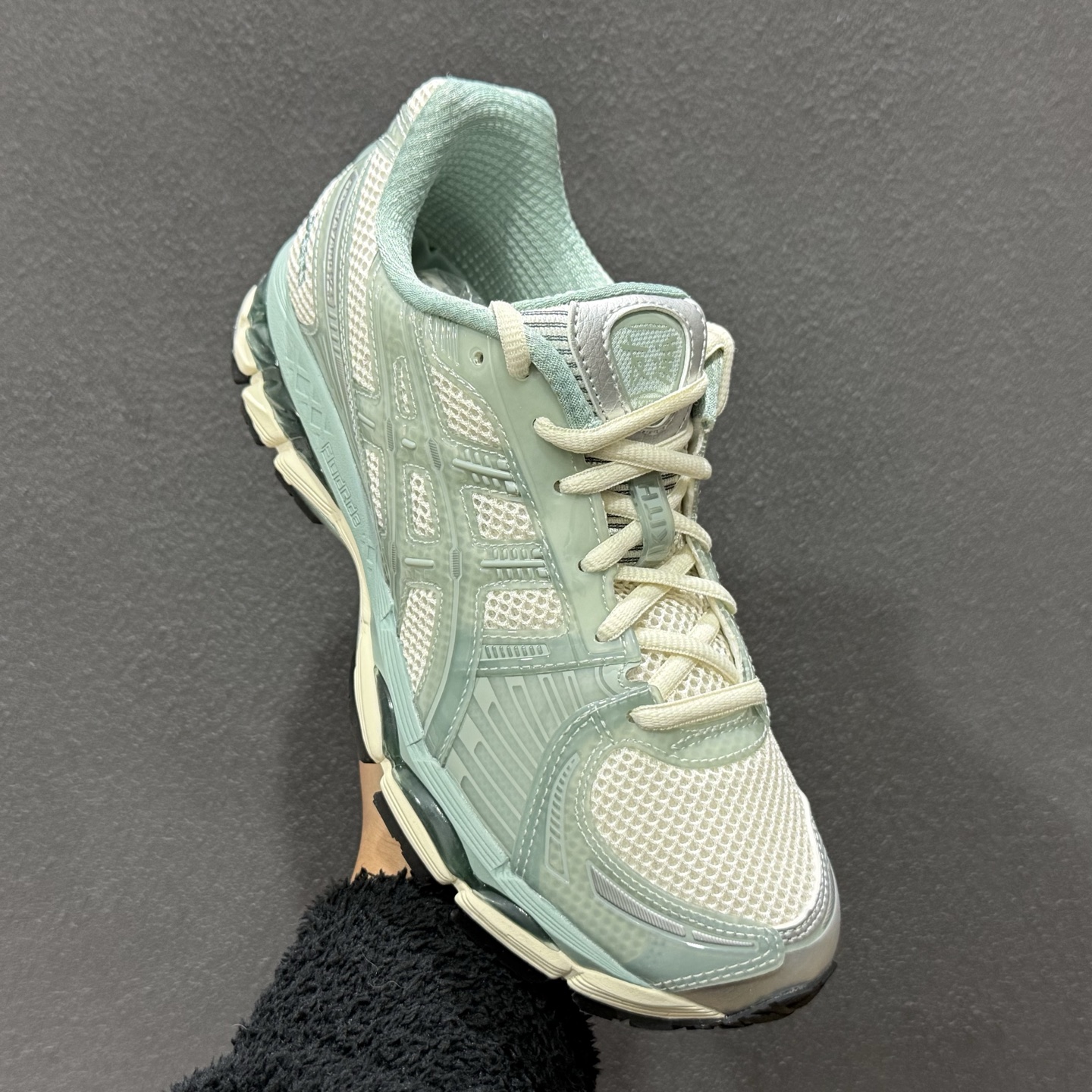 280 Asics GelNimbus 12.1 亚瑟士复古透气休闲鞋缓震男子耐磨跑步鞋 1203A675-100