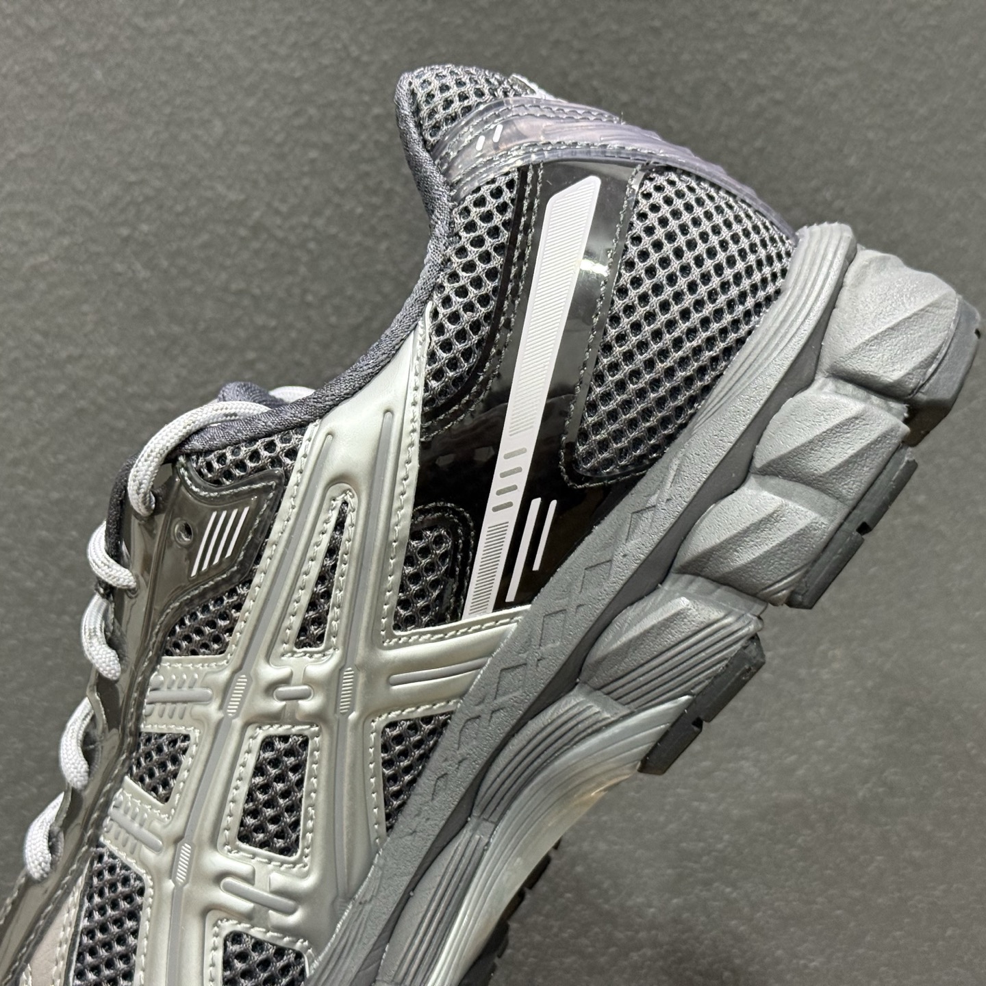 Asics GelNimbus 12.1 亚瑟士复古透气休闲鞋缓震男子耐磨跑步鞋 1203A930-020-Chinese wholesaler seller Clothes Bags handbags wholesale Shoes High Quatity wholesaler seller Cheap Sneakers from China Factory Chinese suppliers china wholesale clothing wholesaler seller Asics GelNimbus 12.1 亚瑟士复古透气休闲鞋缓震男子耐磨跑步鞋 1203A930-020
