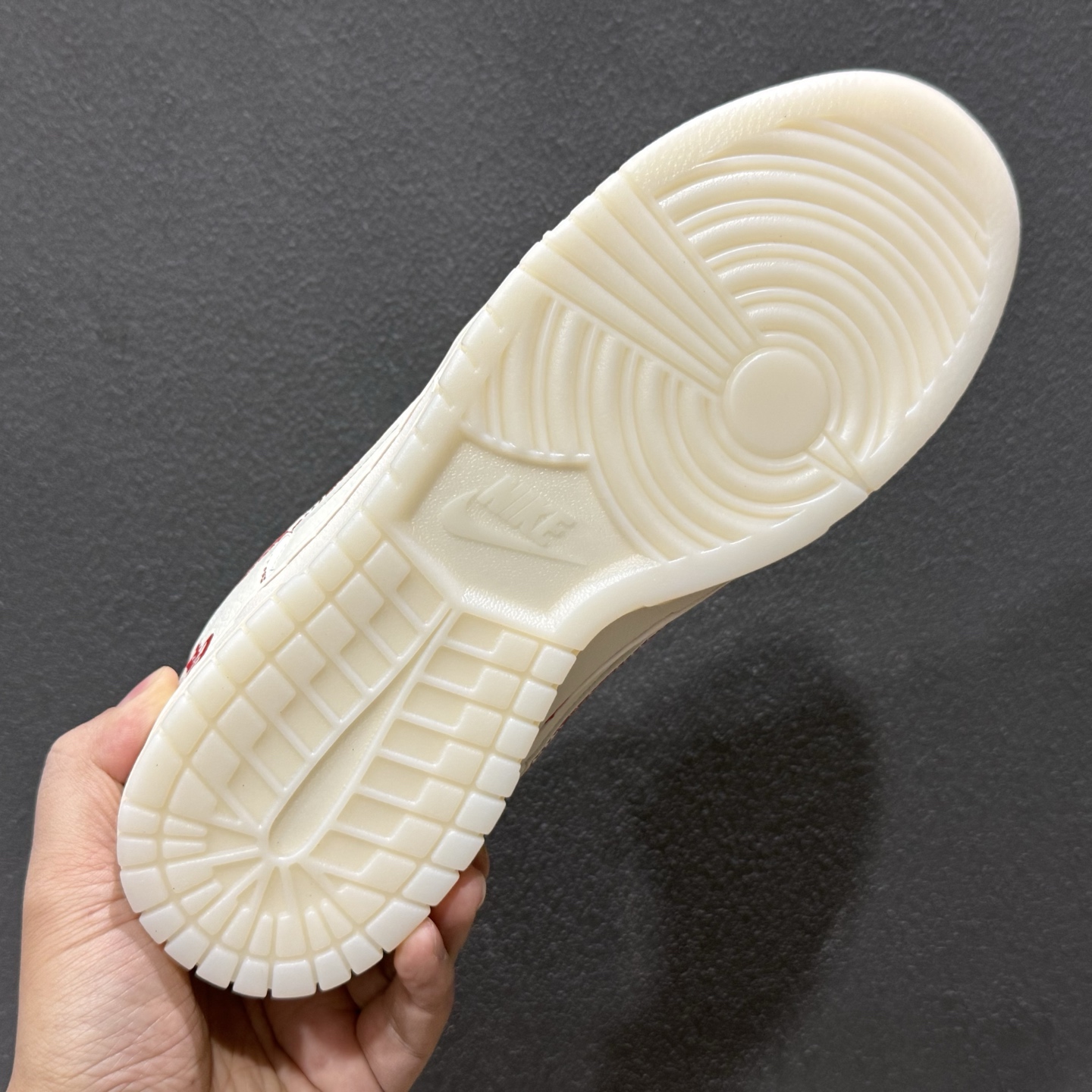 Nike Dunk Low 2026 马年限定 以米白色皮革为鞋身主体 JY6988-133-Top High Quatity Cheap Sneakers Fashion Clothing Clothes Bags handbags Shoes of all Brand wholesale With The best Quality And Beautiful Price from China Factory Chinese suppliers wholesaler seller Nike Dunk Low 2026 马年限定 以米白色皮革为鞋身主体 JY6988-133