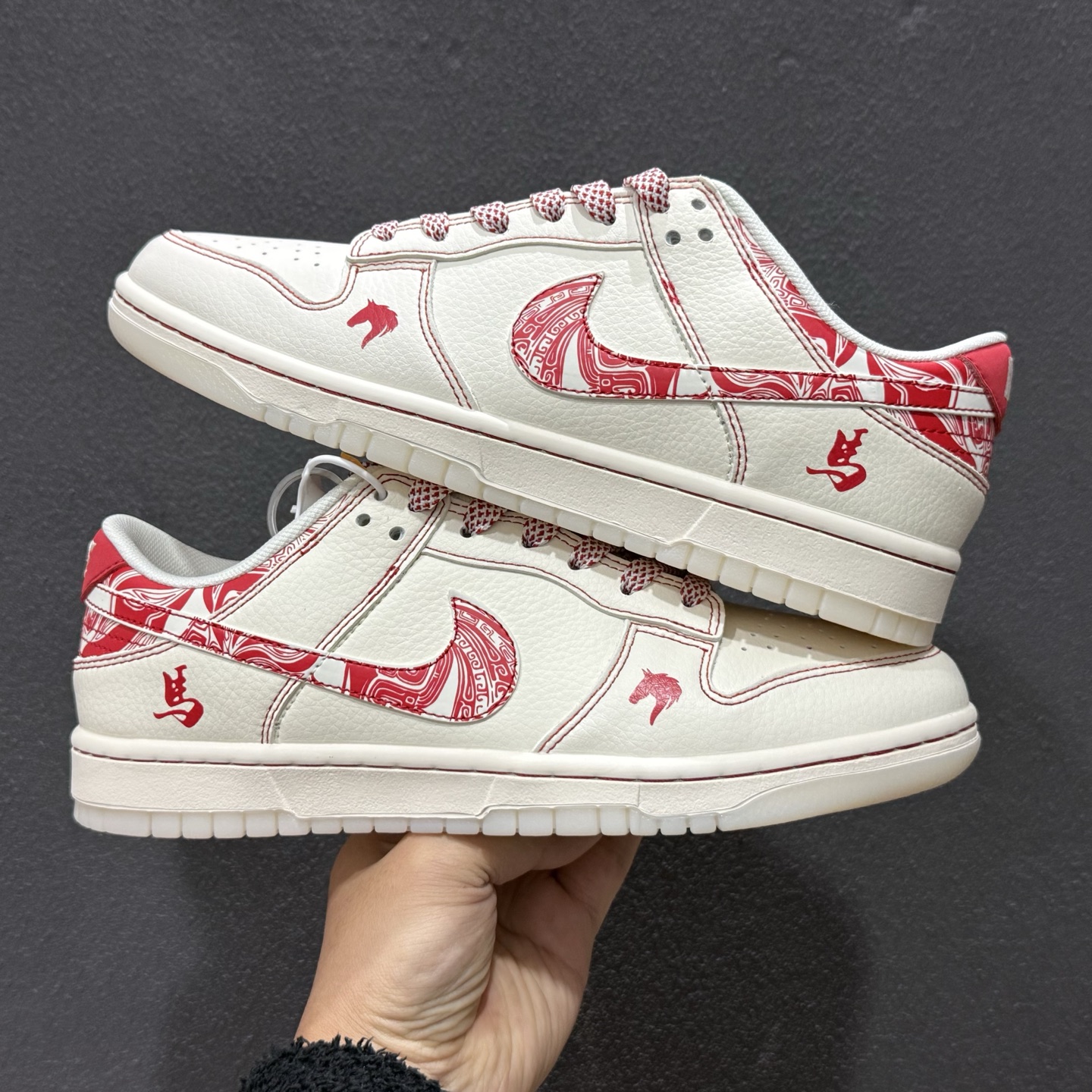 Nike Dunk Low 2026 马年限定 以米白色皮革为鞋身主体 JY6988-133-Top High Quatity Cheap Sneakers Fashion Clothing Clothes Bags handbags Shoes of all Brand wholesale With The best Quality And Beautiful Price from China Factory Chinese suppliers wholesaler seller Nike Dunk Low 2026 马年限定 以米白色皮革为鞋身主体 JY6988-133