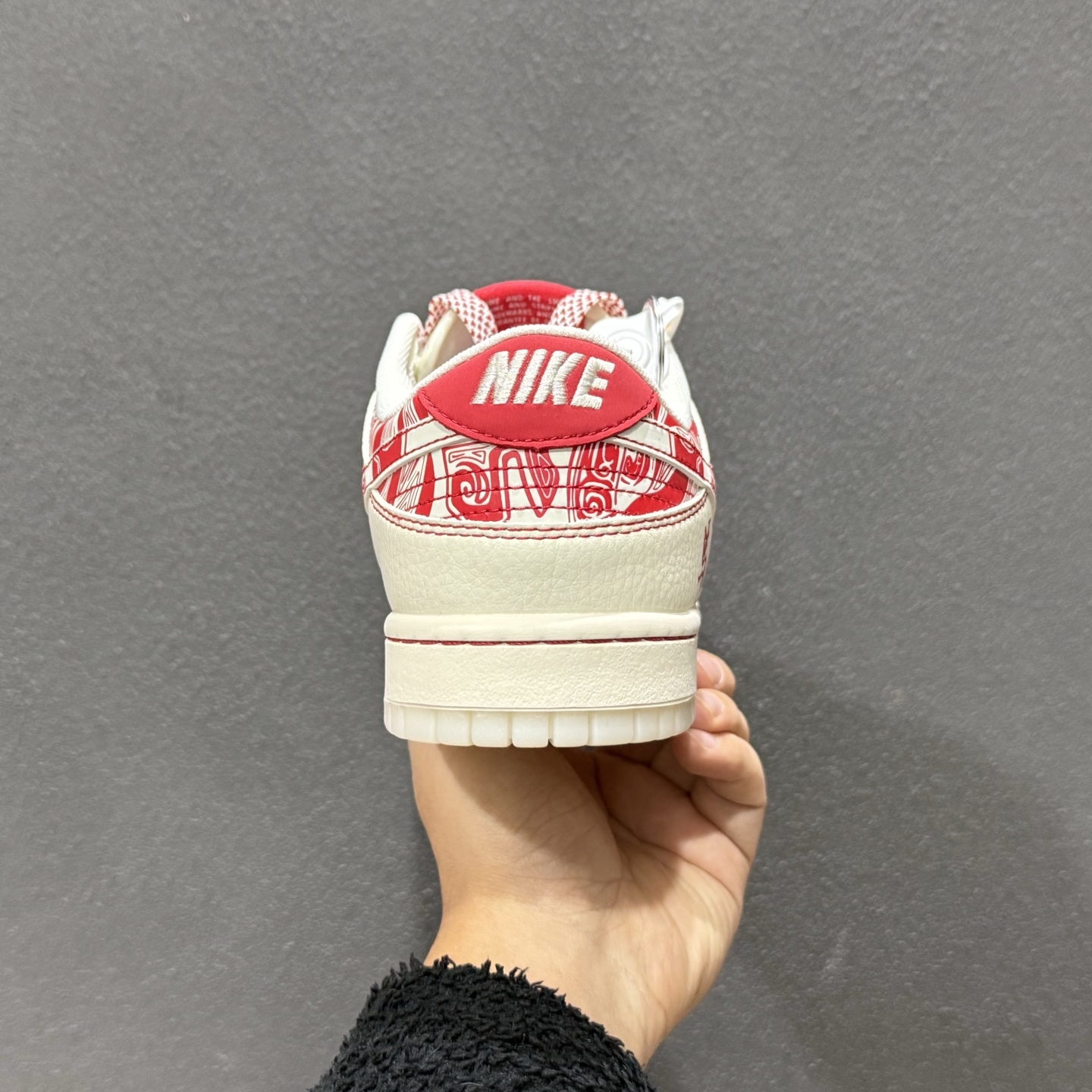 Nike Dunk Low 2026 马年限定 以米白色皮革为鞋身主体 JY6988-133-Top High Quatity Cheap Sneakers Fashion Clothing Clothes Bags handbags Shoes of all Brand wholesale With The best Quality And Beautiful Price from China Factory Chinese suppliers wholesaler seller Nike Dunk Low 2026 马年限定 以米白色皮革为鞋身主体 JY6988-133