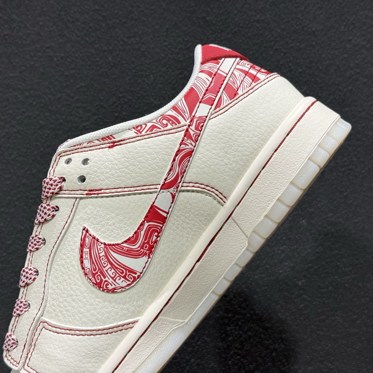 Nike Dunk Low 2026 马年限定 以米白色皮革为鞋身主体 JY6988-133-Top High Quatity Cheap Sneakers Fashion Clothing Clothes Bags handbags Shoes of all Brand wholesale With The best Quality And Beautiful Price from China Factory Chinese suppliers wholesaler seller Nike Dunk Low 2026 马年限定 以米白色皮革为鞋身主体 JY6988-133