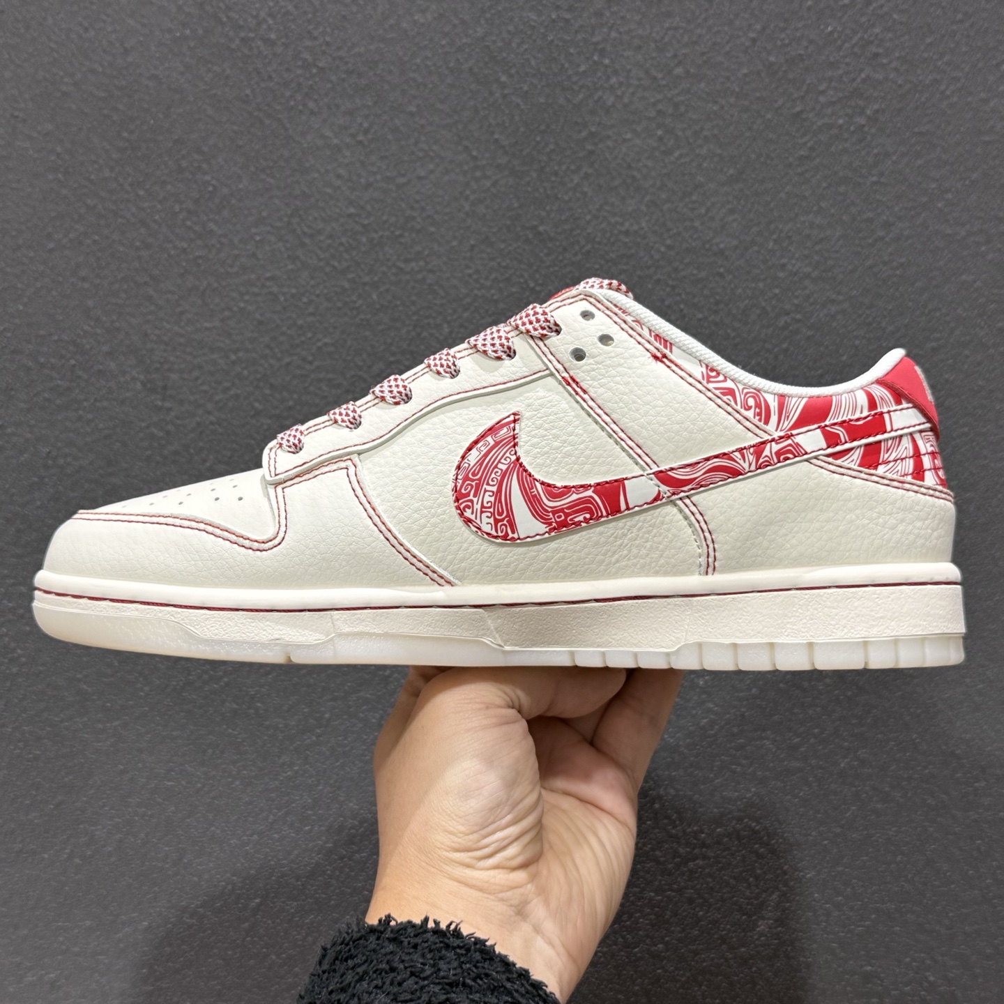 Nike Dunk Low 2026 马年限定 以米白色皮革为鞋身主体 JY6988-133-Top High Quatity Cheap Sneakers Fashion Clothing Clothes Bags handbags Shoes of all Brand wholesale With The best Quality And Beautiful Price from China Factory Chinese suppliers wholesaler seller Nike Dunk Low 2026 马年限定 以米白色皮革为鞋身主体 JY6988-133