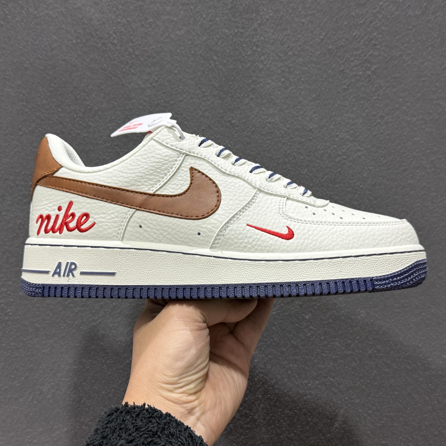 260 SC版Nike Air Force 1'07 Low 奶白棕红 空军一号低帮休闲板鞋 NH0601-541-Chinese UA Cheap High Quatity Brand Clothes Bags handbags Sneakers wholesale wholesaler seller from China Factory suppliers Fashion Clothing Shoes best Quality Beautiful Price 260 SC版Nike Air Force 1'07 Low 奶白棕红 空军一号低帮休闲板鞋 NH0601-541