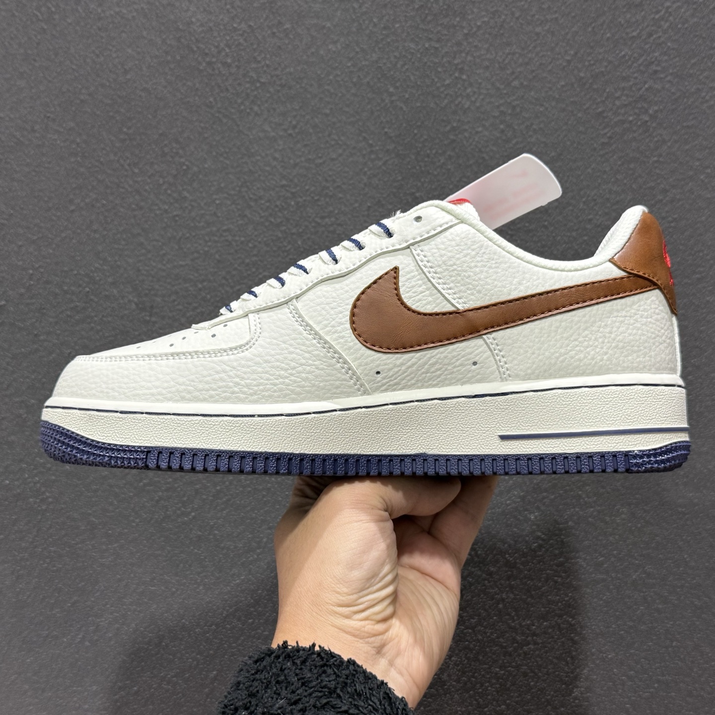 260 SC版Nike Air Force 1'07 Low 奶白棕红 空军一号低帮休闲板鞋 NH0601-541-Chinese UA Cheap High Quatity Brand Clothes Bags handbags Sneakers wholesale wholesaler seller from China Factory suppliers Fashion Clothing Shoes best Quality Beautiful Price 260 SC版Nike Air Force 1'07 Low 奶白棕红 空军一号低帮休闲板鞋 NH0601-541
