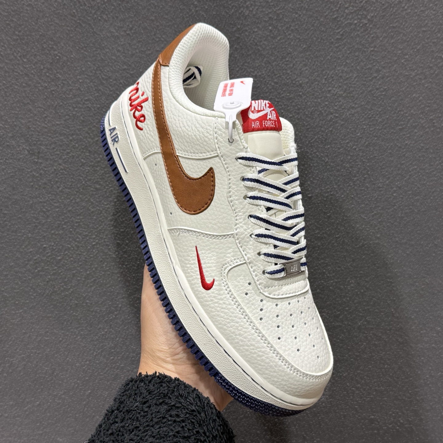 260 SC版Nike Air Force 1'07 Low 奶白棕红 空军一号低帮休闲板鞋 NH0601-541-Chinese UA Cheap High Quatity Brand Clothes Bags handbags Sneakers wholesale wholesaler seller from China Factory suppliers Fashion Clothing Shoes best Quality Beautiful Price 260 SC版Nike Air Force 1'07 Low 奶白棕红 空军一号低帮休闲板鞋 NH0601-541