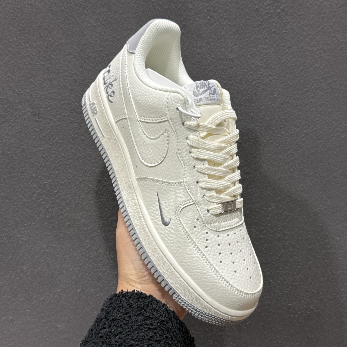 SC版Nike Air Force 1'07 Low 奶白雾灰 空军一号低帮休闲板鞋 NH0601-543-Top High Quatity Cheap Sneakers Fashion Clothing Clothes Bags handbags Shoes of all Brand wholesale With The best Quality And Beautiful Price from China Factory Chinese suppliers wholesaler seller SC版Nike Air Force 1'07 Low 奶白雾灰 空军一号低帮休闲板鞋 NH0601-543