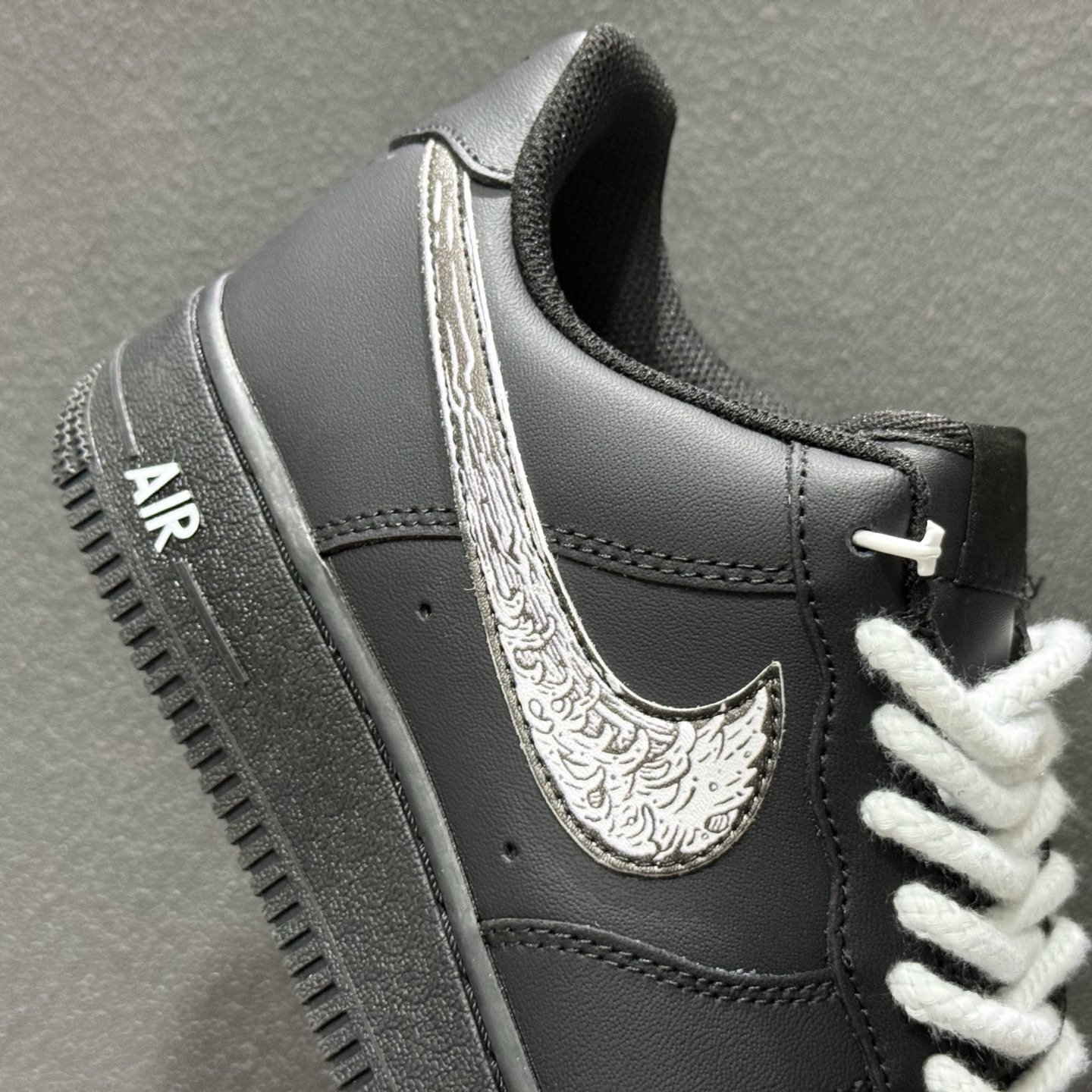 260 Nike Air Force 1'07 Low 二次元主题 黑纹勾 空军一号低帮休闲板鞋 ZH0316-123