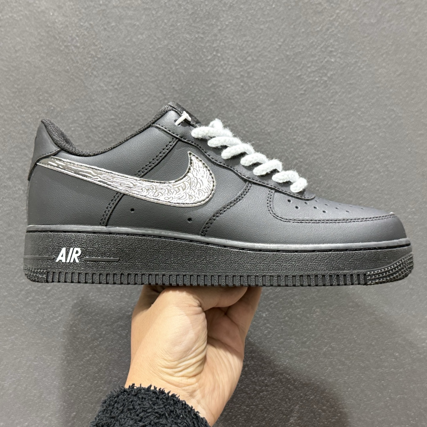 260 Nike Air Force 1'07 Low 二次元主题 黑纹勾 空军一号低帮休闲板鞋 ZH0316-123