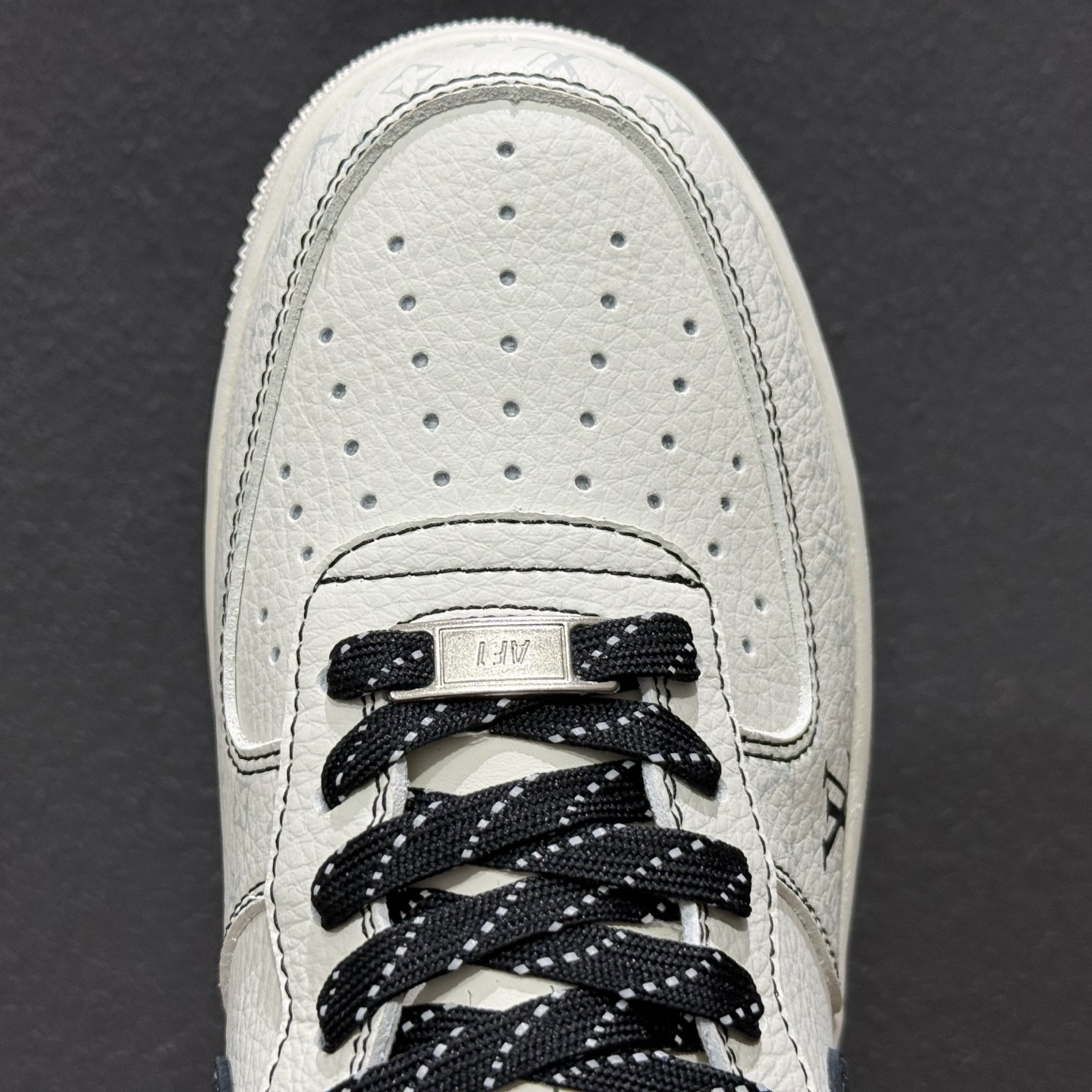 Louis Vuitton × Nike Air Force 1 联名款 KD6699-F13