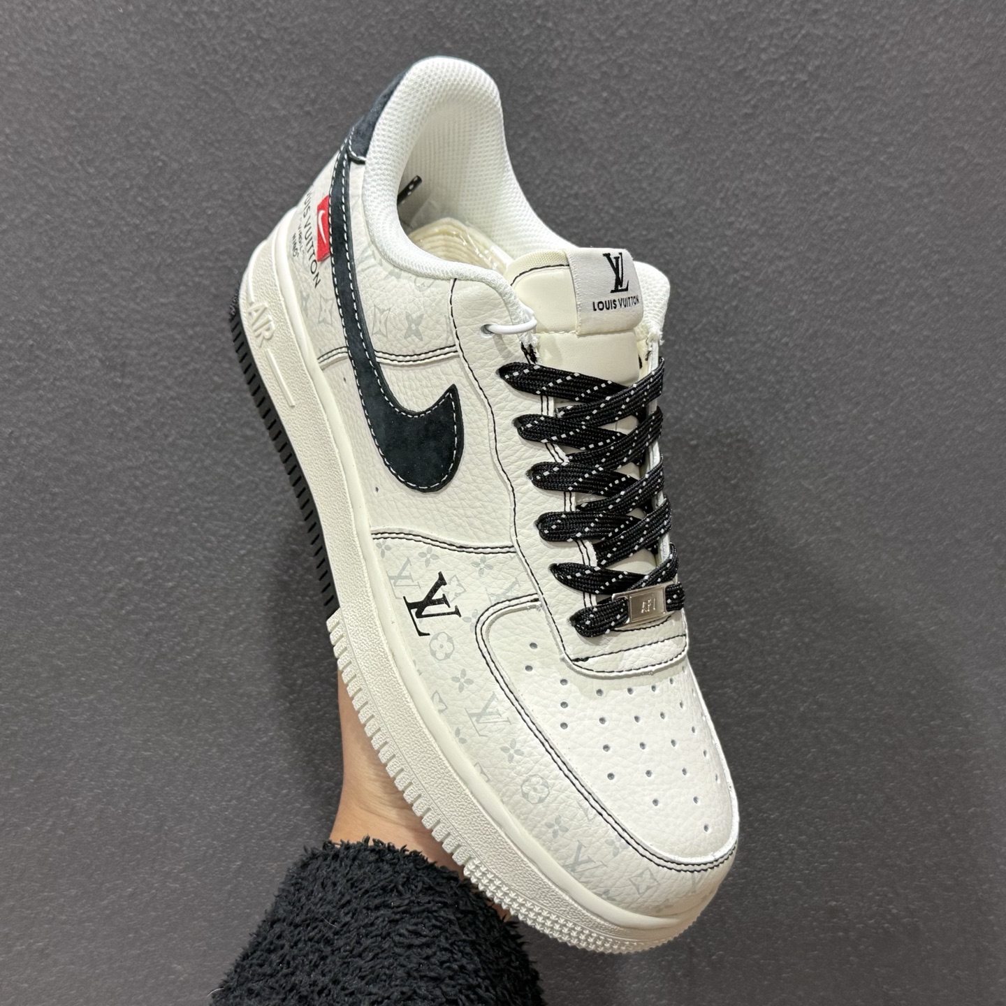 Louis Vuitton × Nike Air Force 1 联名款 KD6699-F13