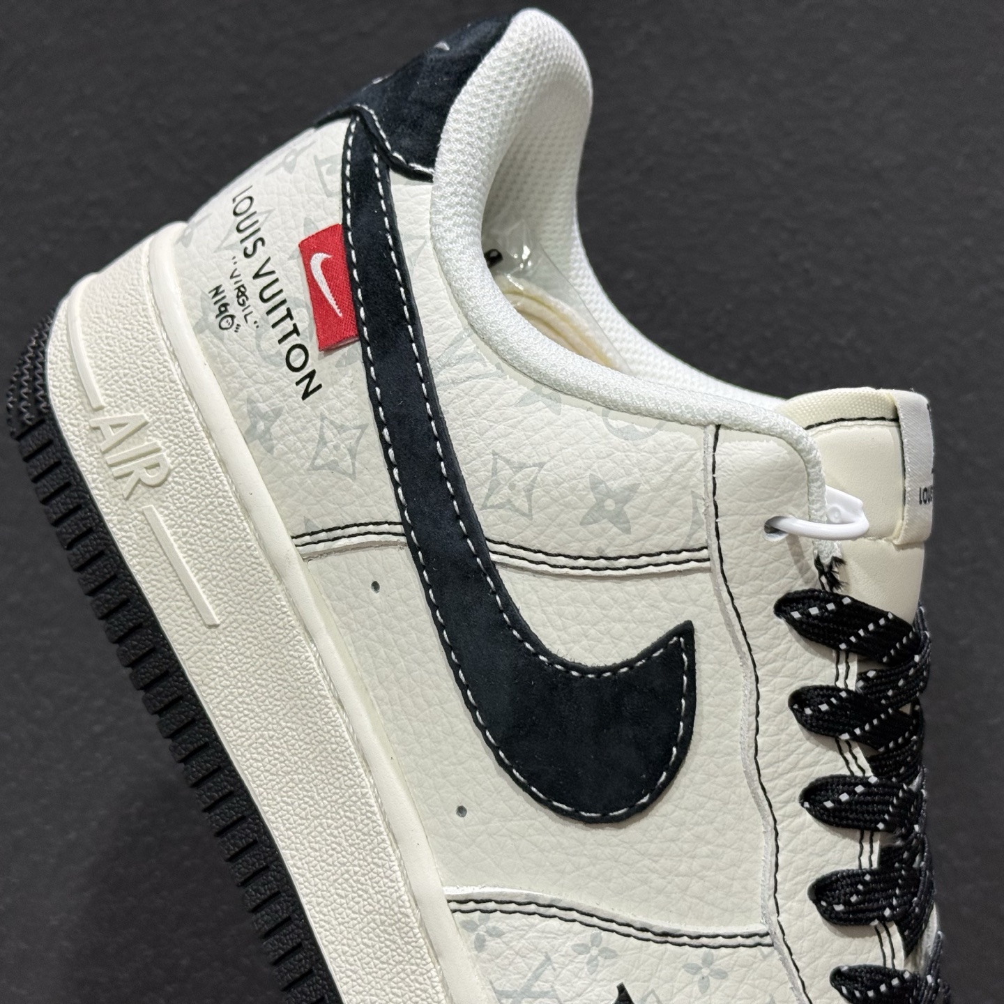 Louis Vuitton × Nike Air Force 1 联名款 KD6699-F13