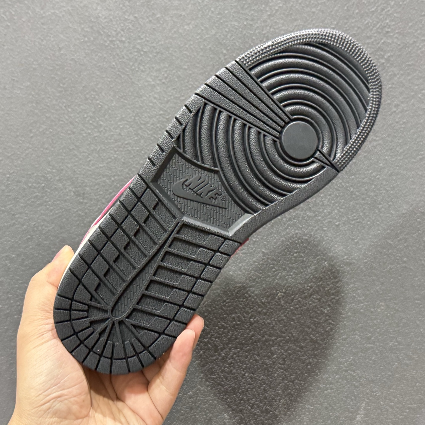 Air Jordan 1 Mid 米黑粉 中帮系列 IB7007-107-Top High Quatity Cheap Sneakers Fashion Clothing Clothes Bags handbags Shoes of all Brand wholesale With The best Quality And Beautiful Price from China Factory Chinese suppliers wholesaler seller Air Jordan 1 Mid 米黑粉 中帮系列 IB7007-107