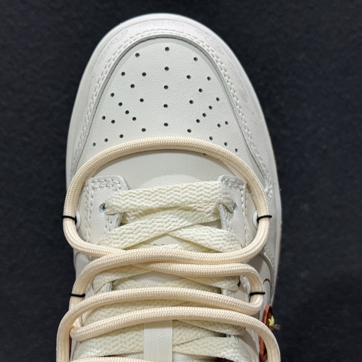 Nike SB Dunk Low 绑带款 高端定制 低帮休闲滑板鞋 HM3695-071-Top High Quatity Cheap Sneakers Fashion Clothing Clothes Bags handbags Shoes of all Brand wholesale With The best Quality And Beautiful Price from China Factory Chinese suppliers wholesaler seller Nike SB Dunk Low 绑带款 高端定制 低帮休闲滑板鞋 HM3695-071