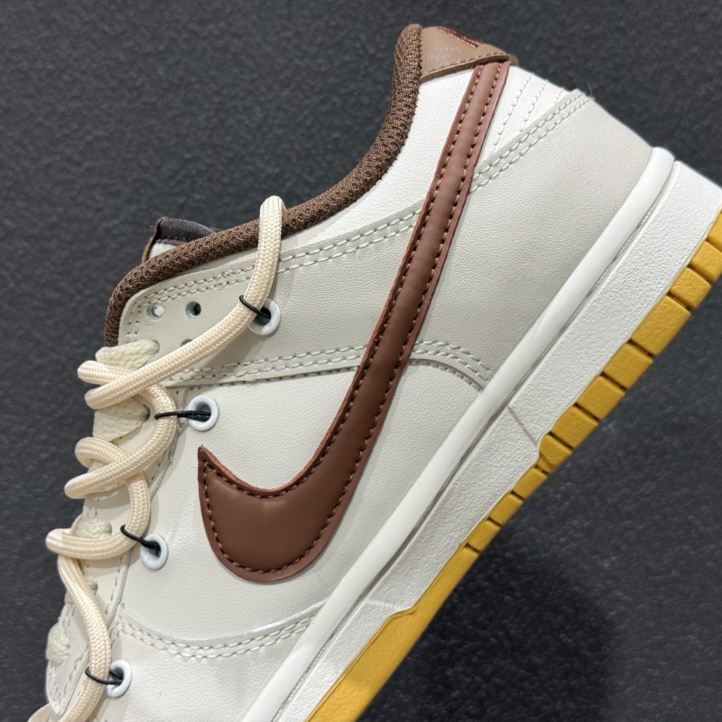 Nike SB Dunk Low 绑带款 高端定制 低帮休闲滑板鞋 HM3695-071-Top High Quatity Cheap Sneakers Fashion Clothing Clothes Bags handbags Shoes of all Brand wholesale With The best Quality And Beautiful Price from China Factory Chinese suppliers wholesaler seller Nike SB Dunk Low 绑带款 高端定制 低帮休闲滑板鞋 HM3695-071