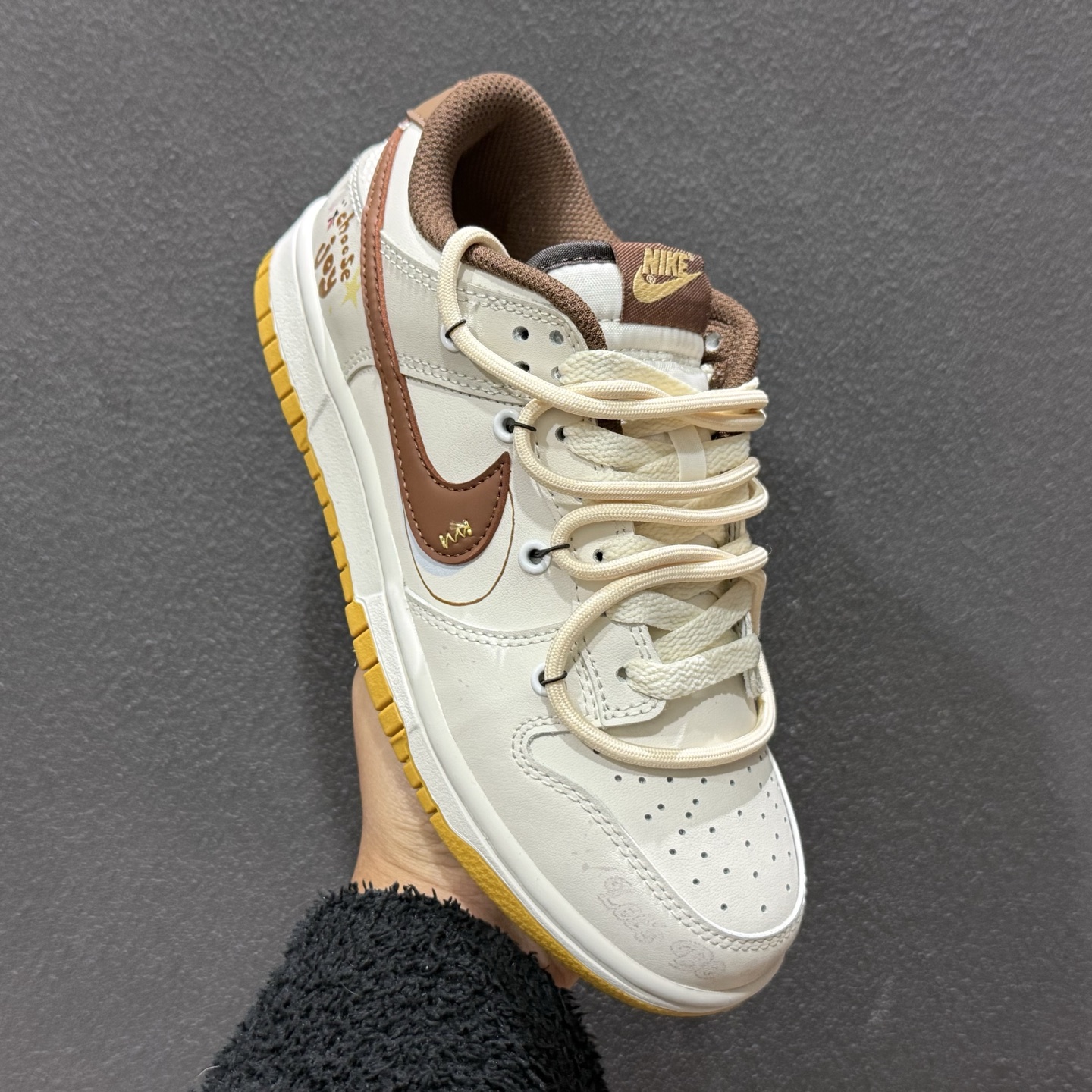 Nike SB Dunk Low 绑带款 高端定制 低帮休闲滑板鞋 HM3695-071-Top High Quatity Cheap Sneakers Fashion Clothing Clothes Bags handbags Shoes of all Brand wholesale With The best Quality And Beautiful Price from China Factory Chinese suppliers wholesaler seller Nike SB Dunk Low 绑带款 高端定制 低帮休闲滑板鞋 HM3695-071