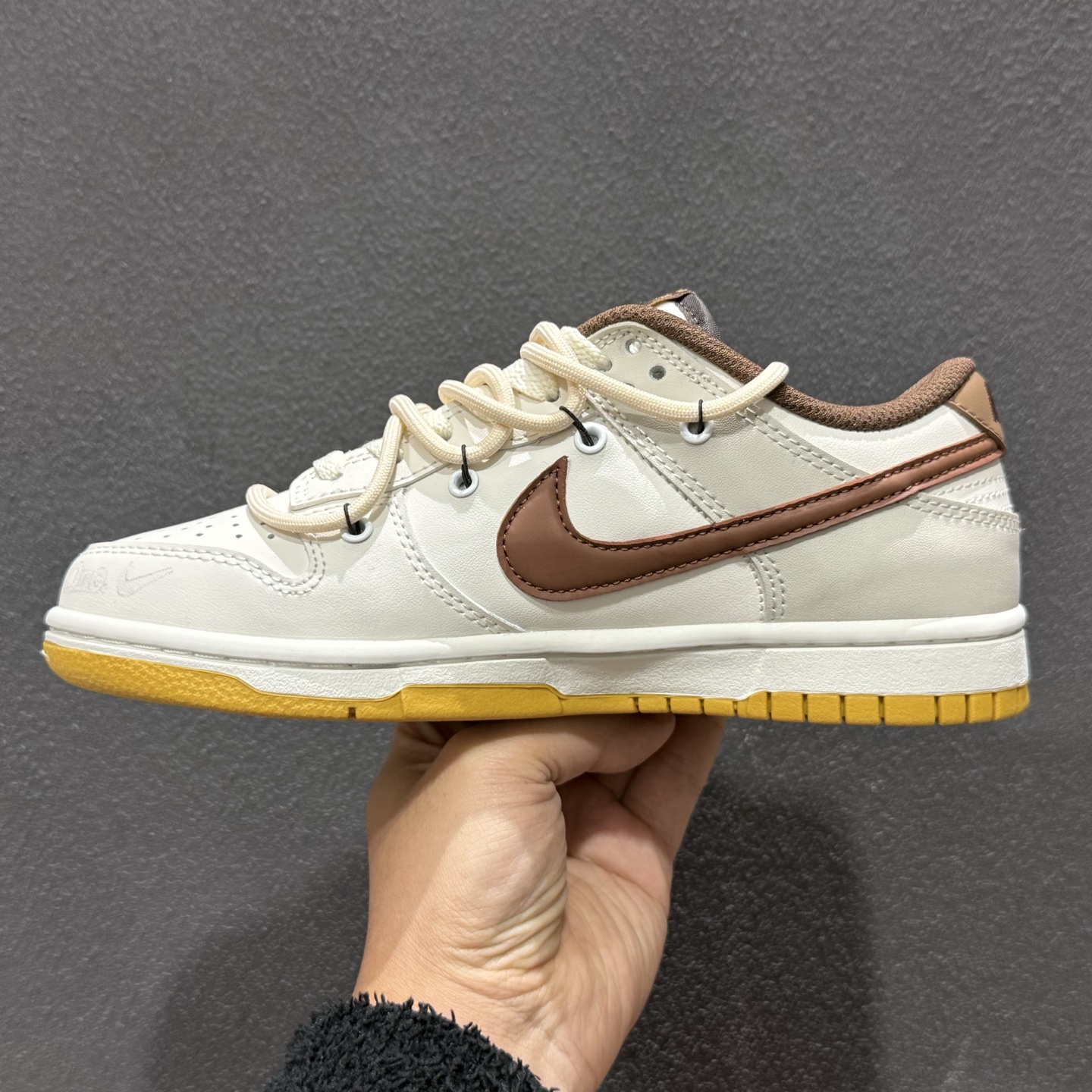 Nike SB Dunk Low 绑带款 高端定制 低帮休闲滑板鞋 HM3695-071-Top High Quatity Cheap Sneakers Fashion Clothing Clothes Bags handbags Shoes of all Brand wholesale With The best Quality And Beautiful Price from China Factory Chinese suppliers wholesaler seller Nike SB Dunk Low 绑带款 高端定制 低帮休闲滑板鞋 HM3695-071
