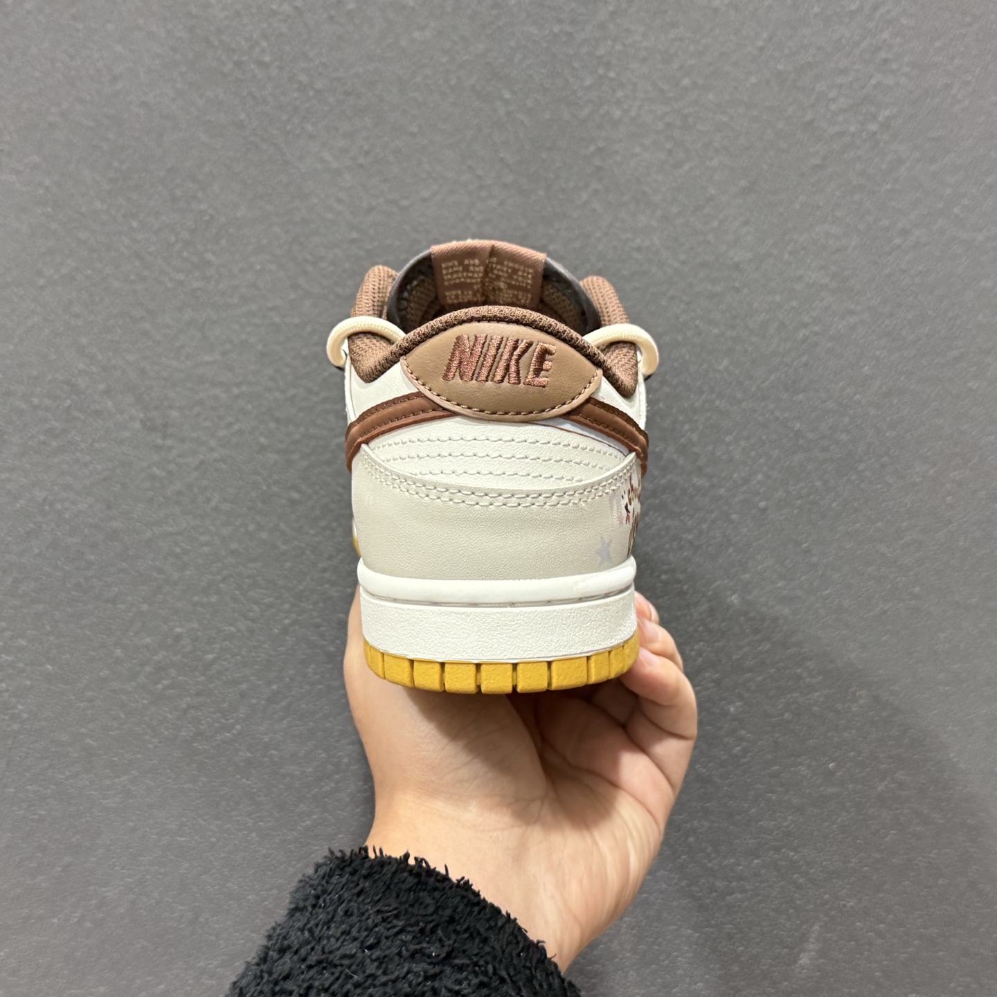 Nike SB Dunk Low 绑带款 高端定制 低帮休闲滑板鞋 HM3695-071-Top High Quatity Cheap Sneakers Fashion Clothing Clothes Bags handbags Shoes of all Brand wholesale With The best Quality And Beautiful Price from China Factory Chinese suppliers wholesaler seller Nike SB Dunk Low 绑带款 高端定制 低帮休闲滑板鞋 HM3695-071