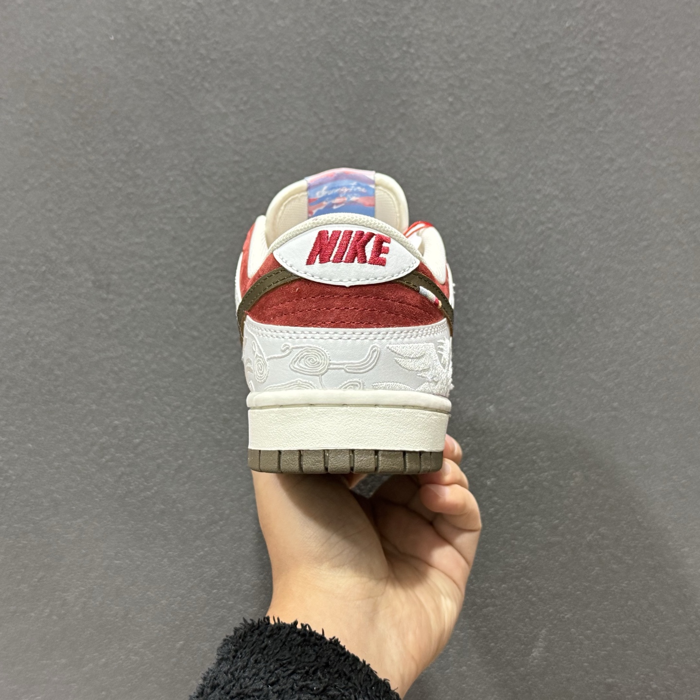 K版Nike SB Dunk Low 马年限定 高端定制 低帮休闲滑板鞋 IQ1118-220-Top High Quatity Cheap Sneakers Fashion Clothing Clothes Bags handbags Shoes of all Brand wholesale With The best Quality And Beautiful Price from China Factory Chinese suppliers wholesaler seller K版Nike SB Dunk Low 马年限定 高端定制 低帮休闲滑板鞋 IQ1118-220