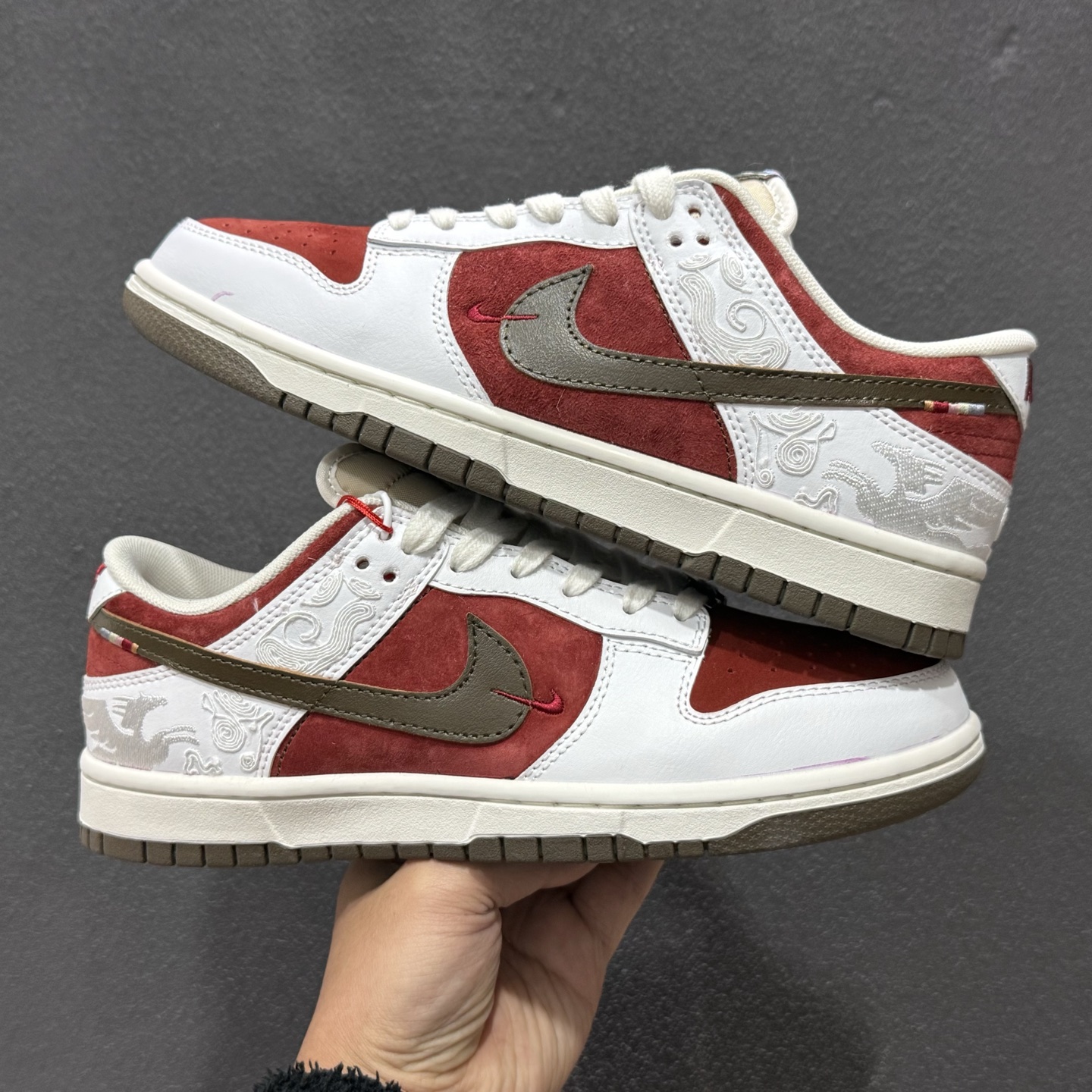 K版Nike SB Dunk Low 马年限定 高端定制 低帮休闲滑板鞋 IQ1118-220-Top High Quatity Cheap Sneakers Fashion Clothing Clothes Bags handbags Shoes of all Brand wholesale With The best Quality And Beautiful Price from China Factory Chinese suppliers wholesaler seller K版Nike SB Dunk Low 马年限定 高端定制 低帮休闲滑板鞋 IQ1118-220