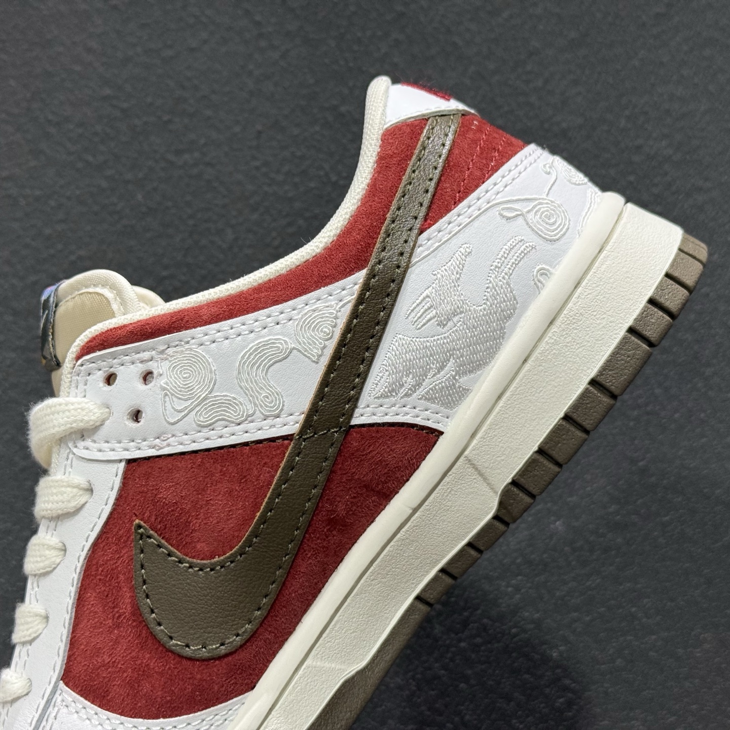 K版Nike SB Dunk Low 马年限定 高端定制 低帮休闲滑板鞋 IQ1118-220-Top High Quatity Cheap Sneakers Fashion Clothing Clothes Bags handbags Shoes of all Brand wholesale With The best Quality And Beautiful Price from China Factory Chinese suppliers wholesaler seller K版Nike SB Dunk Low 马年限定 高端定制 低帮休闲滑板鞋 IQ1118-220