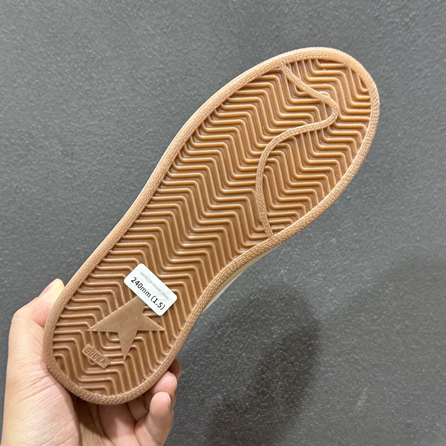 380 GGDB Golden Goose Super Star系列小脏运动鞋-Chinese UA Cheap High Quatity Brand Clothes Bags handbags Sneakers wholesale wholesaler seller from China Factory suppliers Fashion Clothing Shoes best Quality Beautiful Price 380 GGDB Golden Goose Super Star系列小脏运动鞋