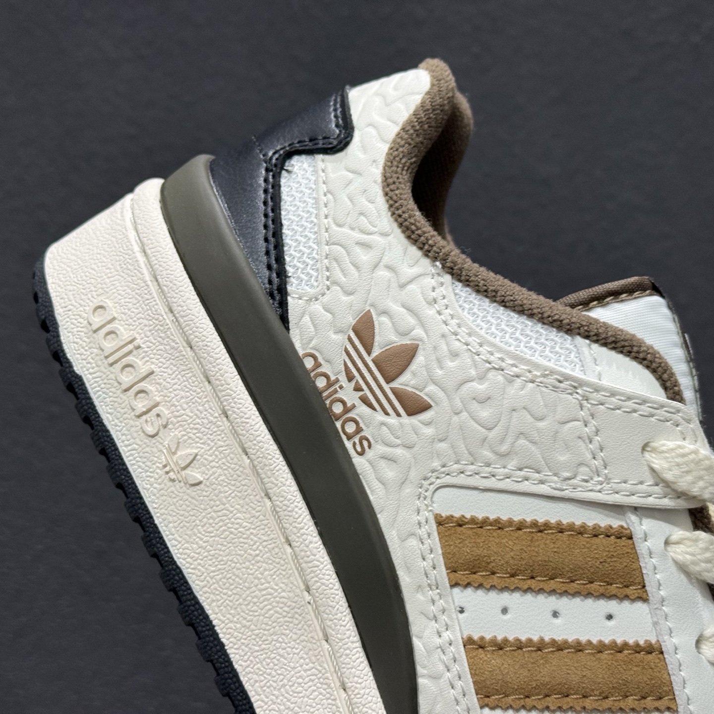 Adidas Forum Low CL 阿迪达斯 三叶草 经典复古 低帮运动休闲鞋 JQ8734-262-Top High Quatity Cheap Sneakers Fashion Clothing Clothes Bags handbags Shoes of all Brand wholesale With The best Quality And Beautiful Price from China Factory Chinese suppliers wholesaler seller Adidas Forum Low CL 阿迪达斯 三叶草 经典复古 低帮运动休闲鞋 JQ8734-262