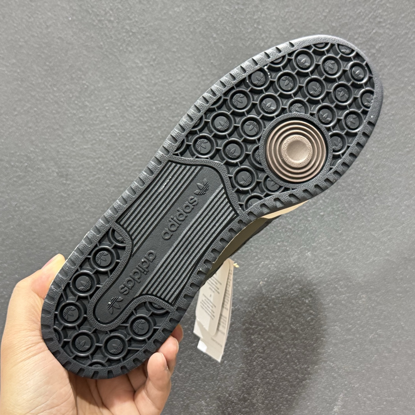 Adidas Forum Low CL 阿迪达斯 三叶草 经典复古 低帮运动休闲鞋 JQ8734-262-Top High Quatity Cheap Sneakers Fashion Clothing Clothes Bags handbags Shoes of all Brand wholesale With The best Quality And Beautiful Price from China Factory Chinese suppliers wholesaler seller Adidas Forum Low CL 阿迪达斯 三叶草 经典复古 低帮运动休闲鞋 JQ8734-262