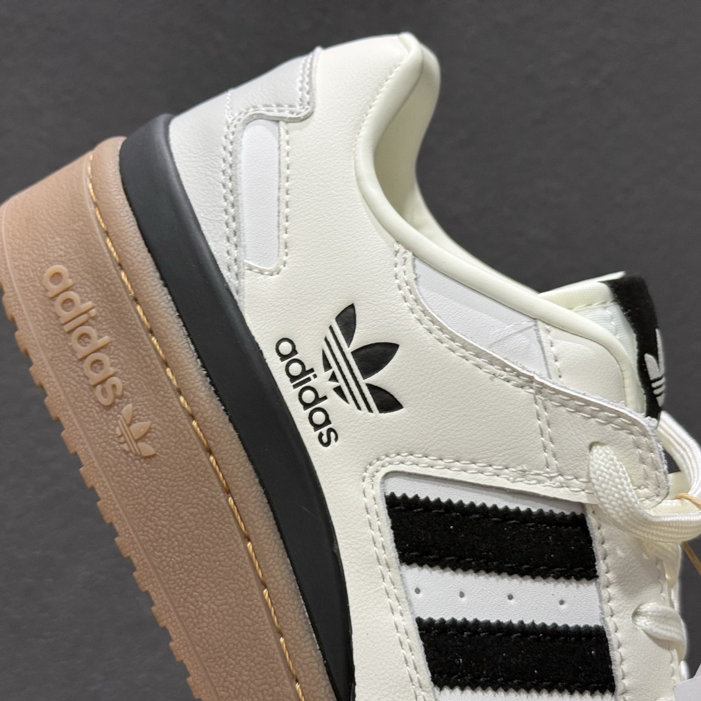 海外渠道版 原盒原标 Adidas Forum LOW CL 三叶草低邦 经典魔术贴复古板鞋 JQ0209-262