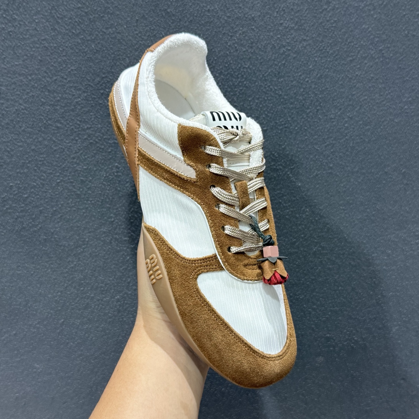 360 MiumiuBELLALILY新款德训鞋 2026s春夏走秀款 多元对撞 传达现代风格 此款有着鬼冢虎的影子