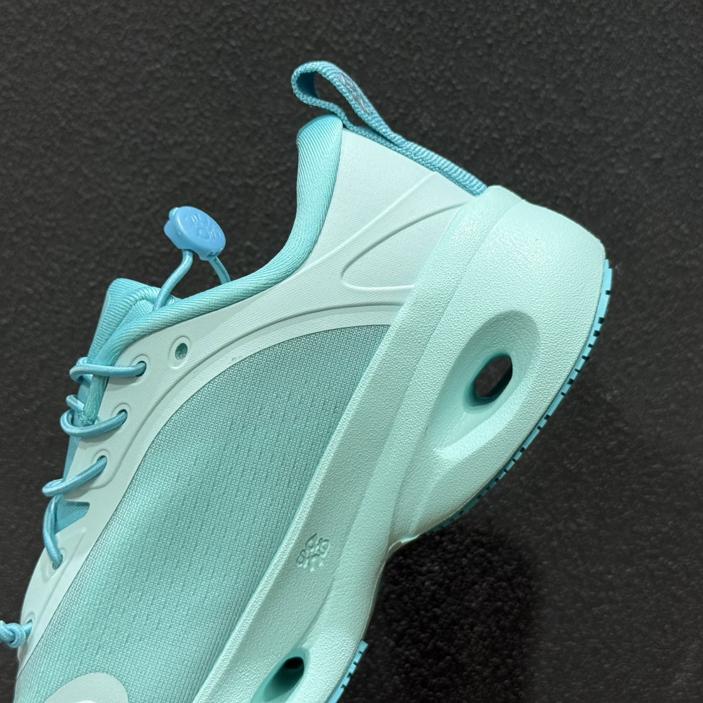 200 Cloudswift 4 低帮跑步鞋 尺码36-45带半码 3MF1013-Chinese UA Cheap High Quatity Brand Clothes Bags handbags Sneakers wholesale wholesaler seller from China Factory suppliers Fashion Clothing Shoes best Quality Beautiful Price 200 Cloudswift 4 低帮跑步鞋 尺码36-45带半码 3MF1013