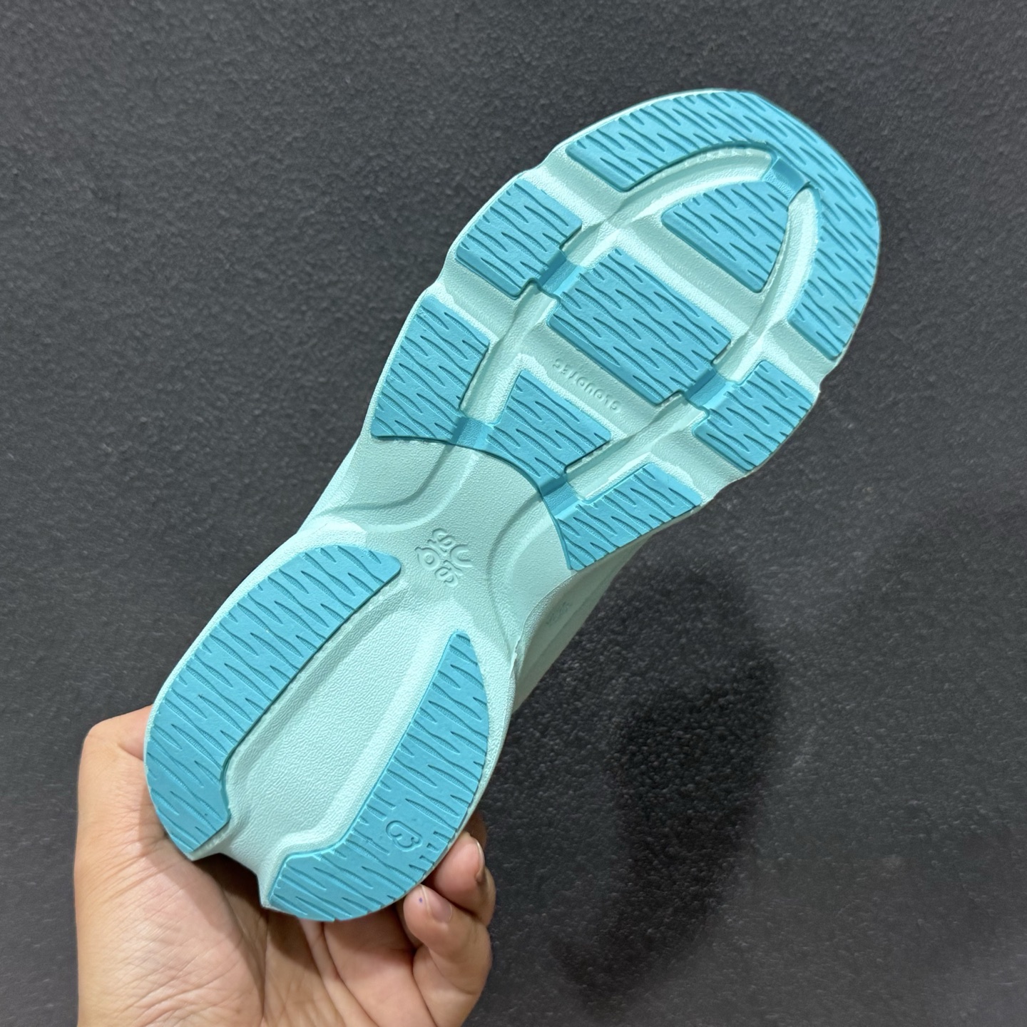 200 Cloudswift 4 低帮跑步鞋 尺码36-45带半码 3MF1013-Chinese UA Cheap High Quatity Brand Clothes Bags handbags Sneakers wholesale wholesaler seller from China Factory suppliers Fashion Clothing Shoes best Quality Beautiful Price 200 Cloudswift 4 低帮跑步鞋 尺码36-45带半码 3MF1013
