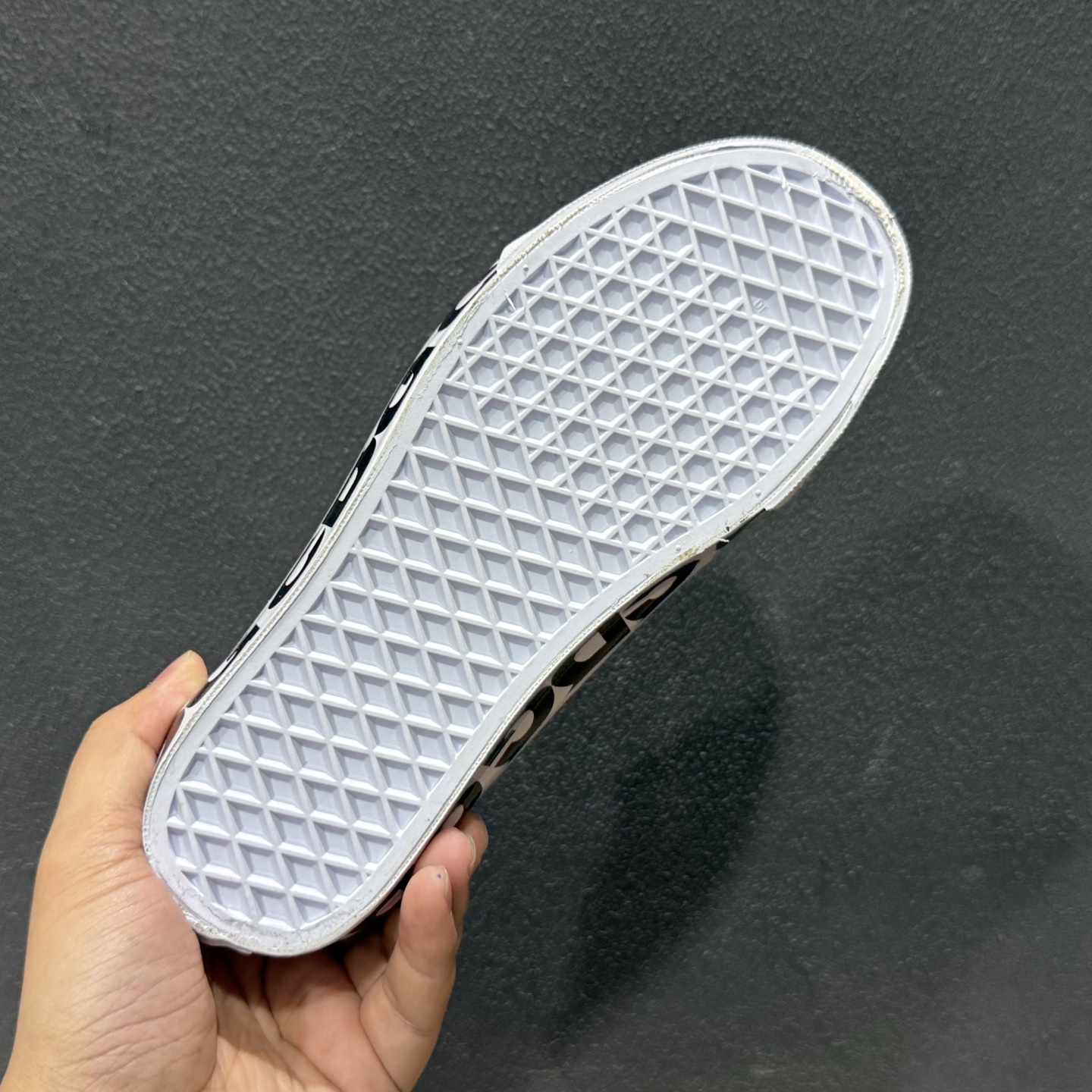 CDG x Vans Old Skool 川久保玲 串标 联名 舒适百搭潮流复古男女同款休闲帆布鞋 VN0A4P3XQLZ 白色 VN000SHEPU7 黑色-Top High Quatity Cheap Sneakers Fashion Clothing Clothes Bags handbags Shoes of all Brand wholesale With The best Quality And Beautiful Price from China Factory Chinese suppliers wholesaler seller CDG x Vans Old Skool 川久保玲 串标 联名 舒适百搭潮流复古男女同款休闲帆布鞋 VN0A4P3XQLZ 白色 VN000SHEPU7 黑色