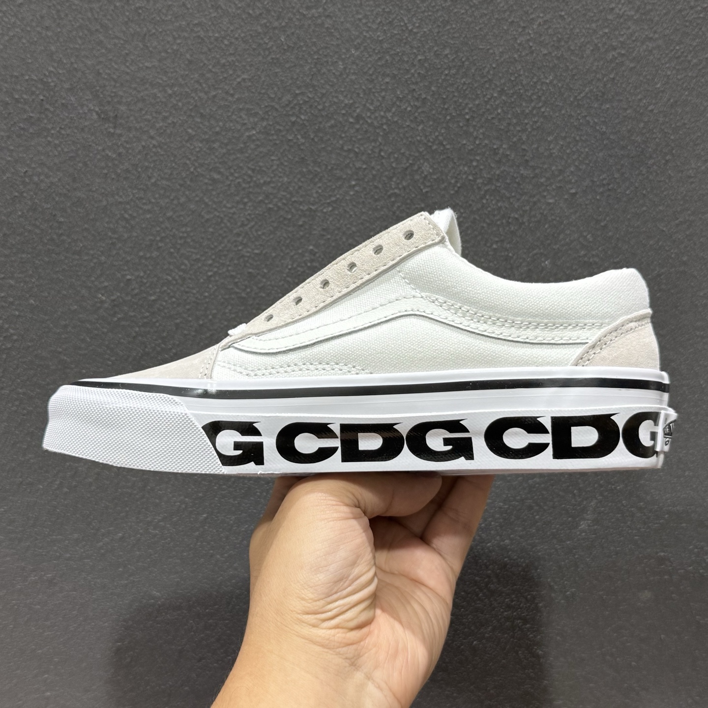 CDG x Vans Old Skool 川久保玲 串标 联名 舒适百搭潮流复古男女同款休闲帆布鞋 VN0A4P3XQLZ 白色 VN000SHEPU7 黑色-Top High Quatity Cheap Sneakers Fashion Clothing Clothes Bags handbags Shoes of all Brand wholesale With The best Quality And Beautiful Price from China Factory Chinese suppliers wholesaler seller CDG x Vans Old Skool 川久保玲 串标 联名 舒适百搭潮流复古男女同款休闲帆布鞋 VN0A4P3XQLZ 白色 VN000SHEPU7 黑色