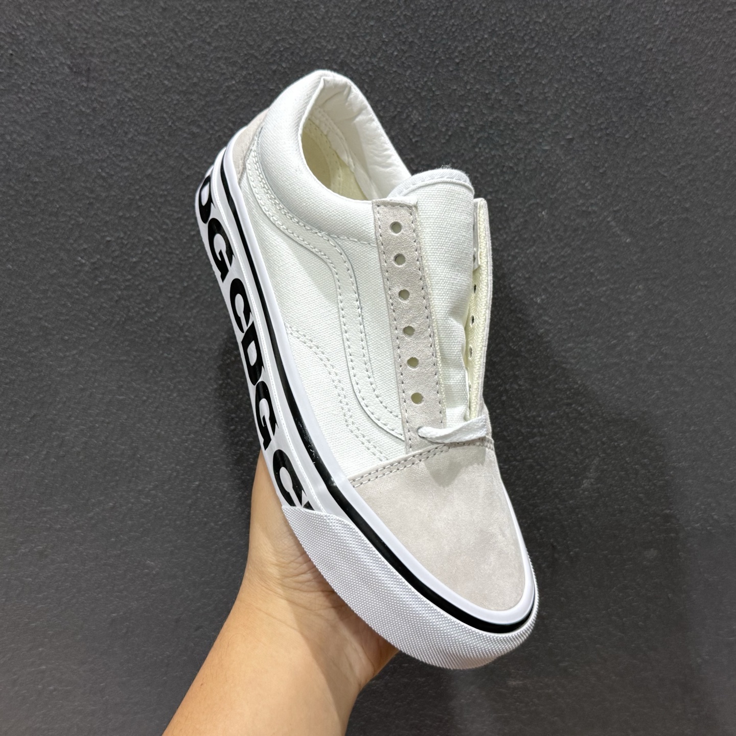CDG x Vans Old Skool 川久保玲 串标 联名 舒适百搭潮流复古男女同款休闲帆布鞋 VN0A4P3XQLZ 白色 VN000SHEPU7 黑色-Top High Quatity Cheap Sneakers Fashion Clothing Clothes Bags handbags Shoes of all Brand wholesale With The best Quality And Beautiful Price from China Factory Chinese suppliers wholesaler seller CDG x Vans Old Skool 川久保玲 串标 联名 舒适百搭潮流复古男女同款休闲帆布鞋 VN0A4P3XQLZ 白色 VN000SHEPU7 黑色