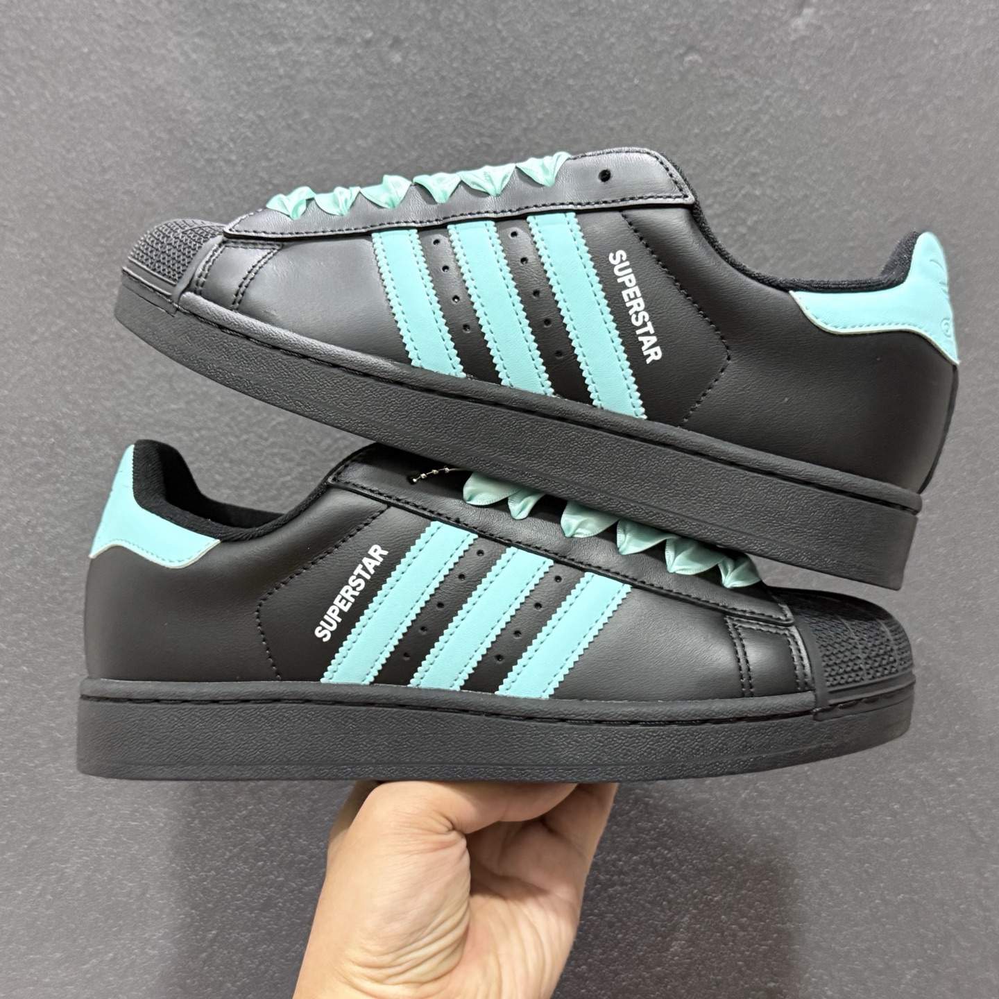 180 平台爆款 定制球鞋 adidas originals Superstar 2 碎冰蓝黑 JH9977