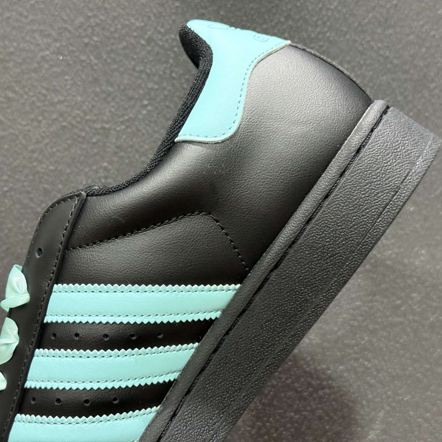 180 平台爆款 定制球鞋 adidas originals Superstar 2 碎冰蓝黑 JH9977