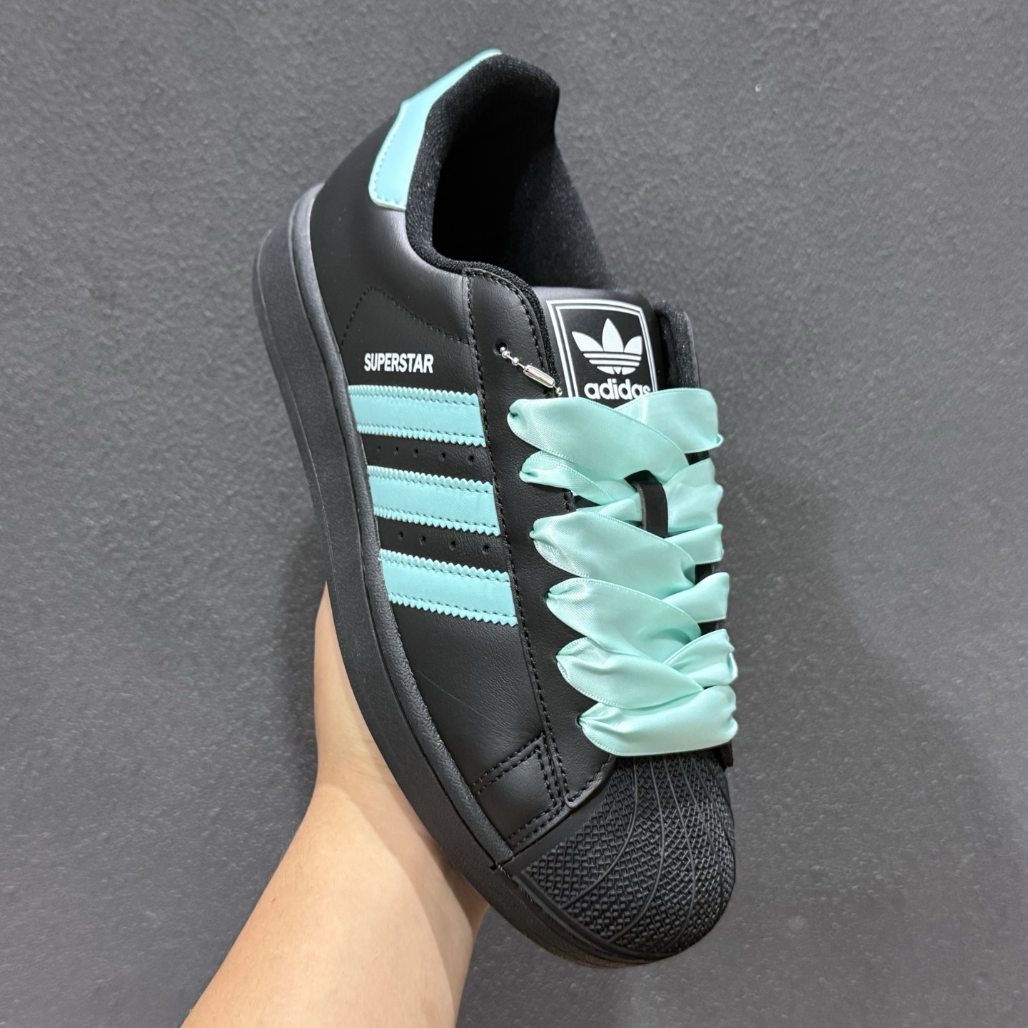 180 平台爆款 定制球鞋 adidas originals Superstar 2 碎冰蓝黑 JH9977