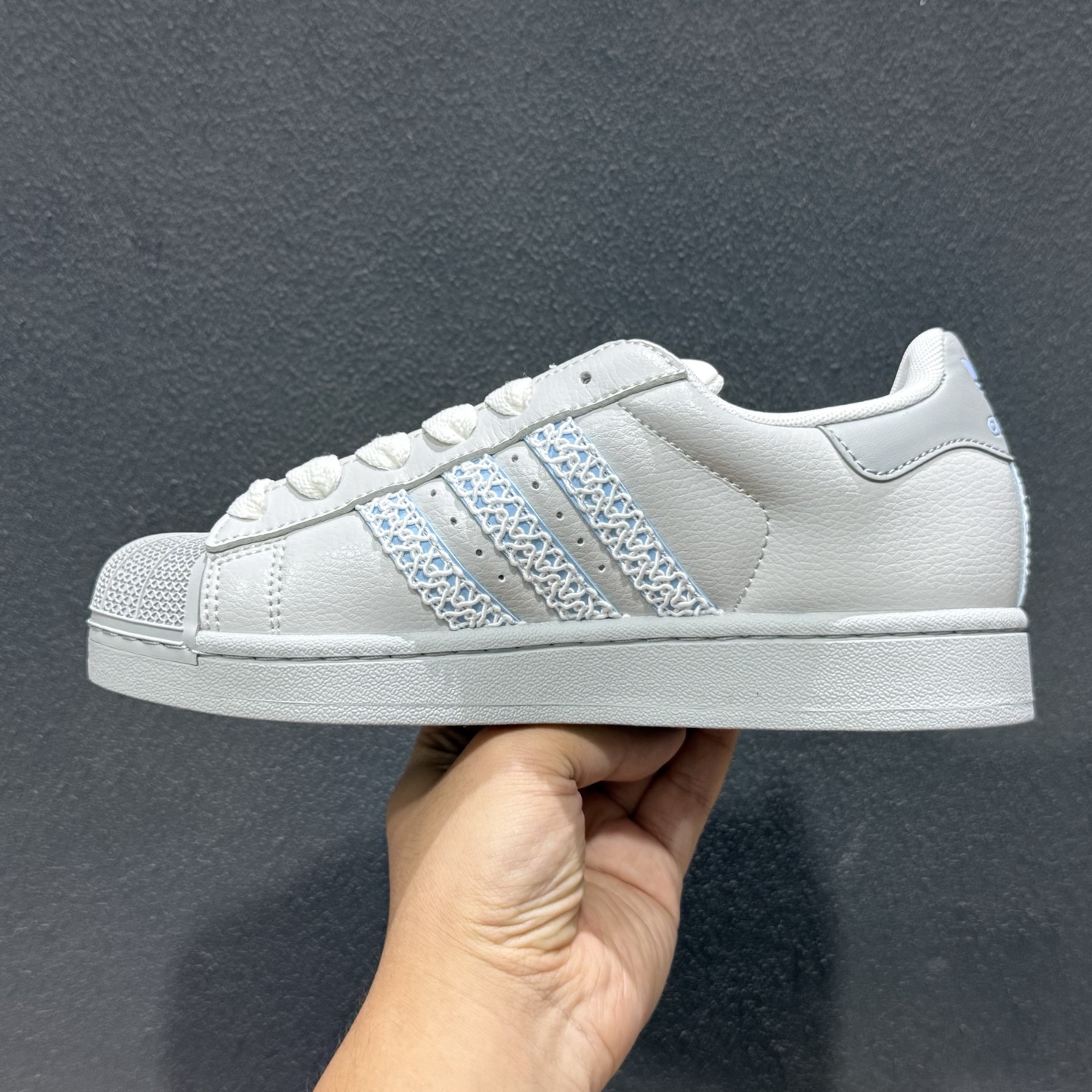 180 adidas originals Superstar 2 简约经典 舒适时尚 复古板鞋 男女同款 灰色 JQ8729