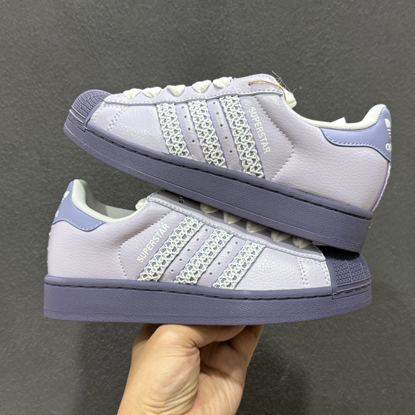 180 顶级头层版 adidas originals Supetar 2 贝壳头 简约经典 舒适时尚 复古板鞋 男女同款 黑白 KJ4210-Chinese UA Cheap High Quatity Brand Clothes Bags handbags Sneakers wholesale wholesaler seller from China Factory suppliers Fashion Clothing Shoes best Quality Beautiful Price 180 顶级头层版 adidas originals Supetar 2 贝壳头 简约经典 舒适时尚 复古板鞋 男女同款 黑白 KJ4210