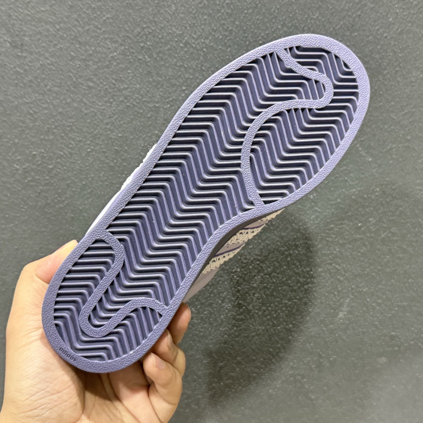 180 顶级头层版 adidas originals Supetar 2 贝壳头 简约经典 舒适时尚 复古板鞋 男女同款 黑白 KJ4210-Chinese UA Cheap High Quatity Brand Clothes Bags handbags Sneakers wholesale wholesaler seller from China Factory suppliers Fashion Clothing Shoes best Quality Beautiful Price 180 顶级头层版 adidas originals Supetar 2 贝壳头 简约经典 舒适时尚 复古板鞋 男女同款 黑白 KJ4210