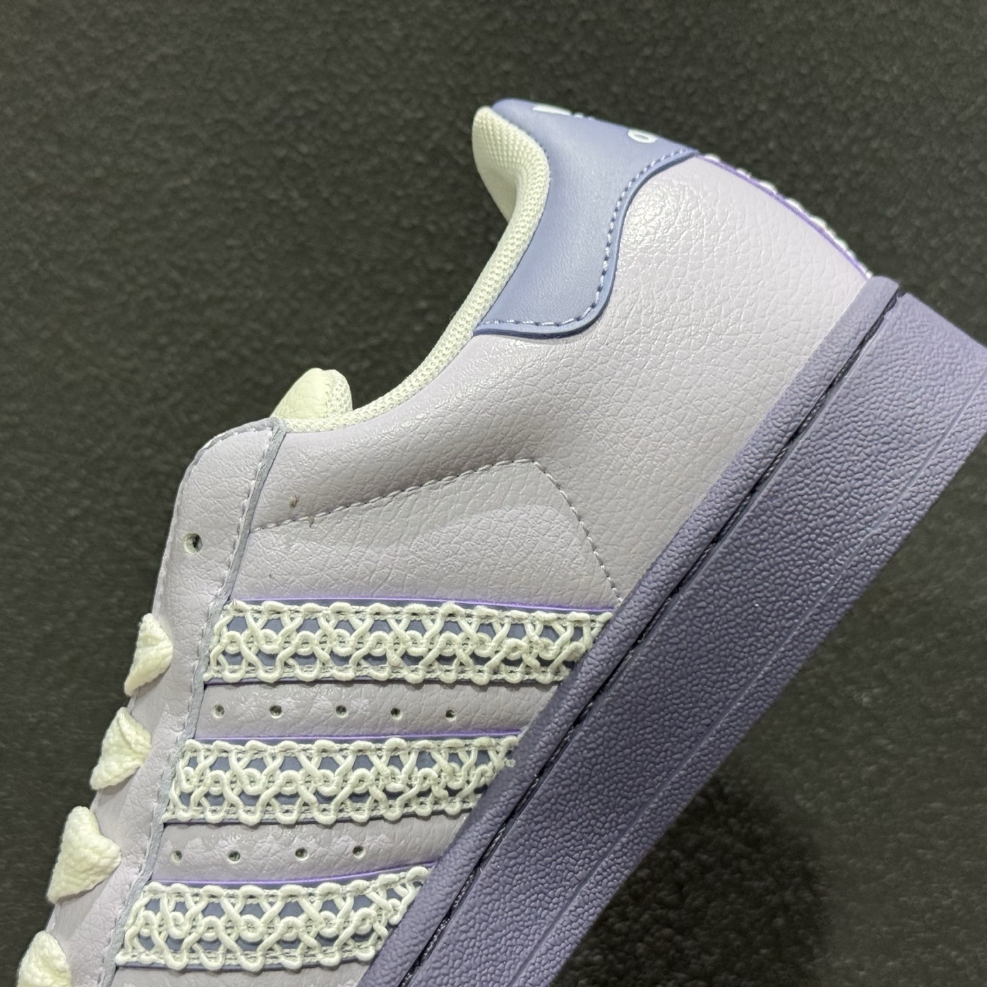 180 顶级头层版 adidas originals Supetar 2 贝壳头 简约经典 舒适时尚 复古板鞋 男女同款 黑白 KJ4210-Chinese UA Cheap High Quatity Brand Clothes Bags handbags Sneakers wholesale wholesaler seller from China Factory suppliers Fashion Clothing Shoes best Quality Beautiful Price 180 顶级头层版 adidas originals Supetar 2 贝壳头 简约经典 舒适时尚 复古板鞋 男女同款 黑白 KJ4210